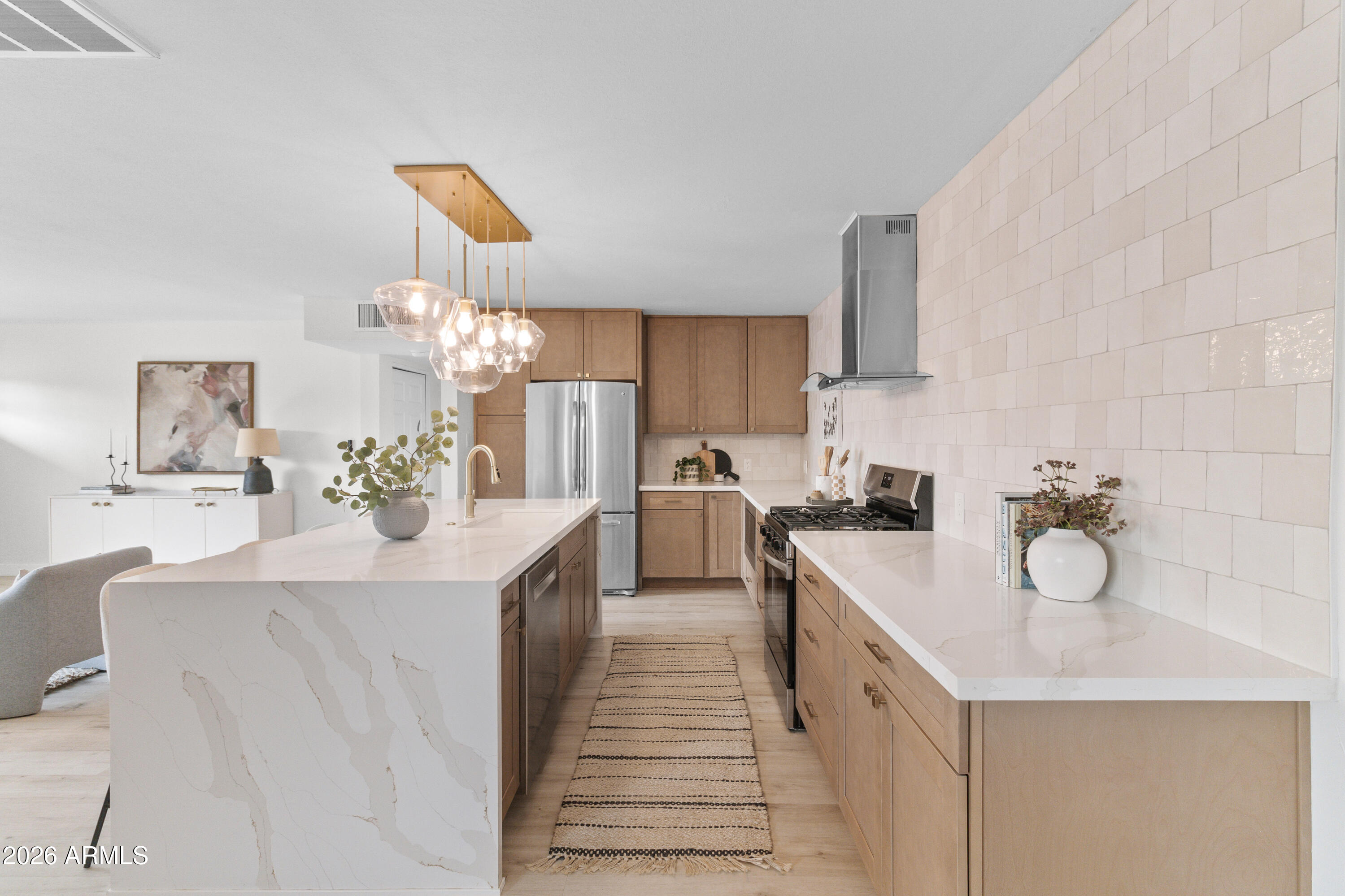 6802 E LOMA LAND Drive