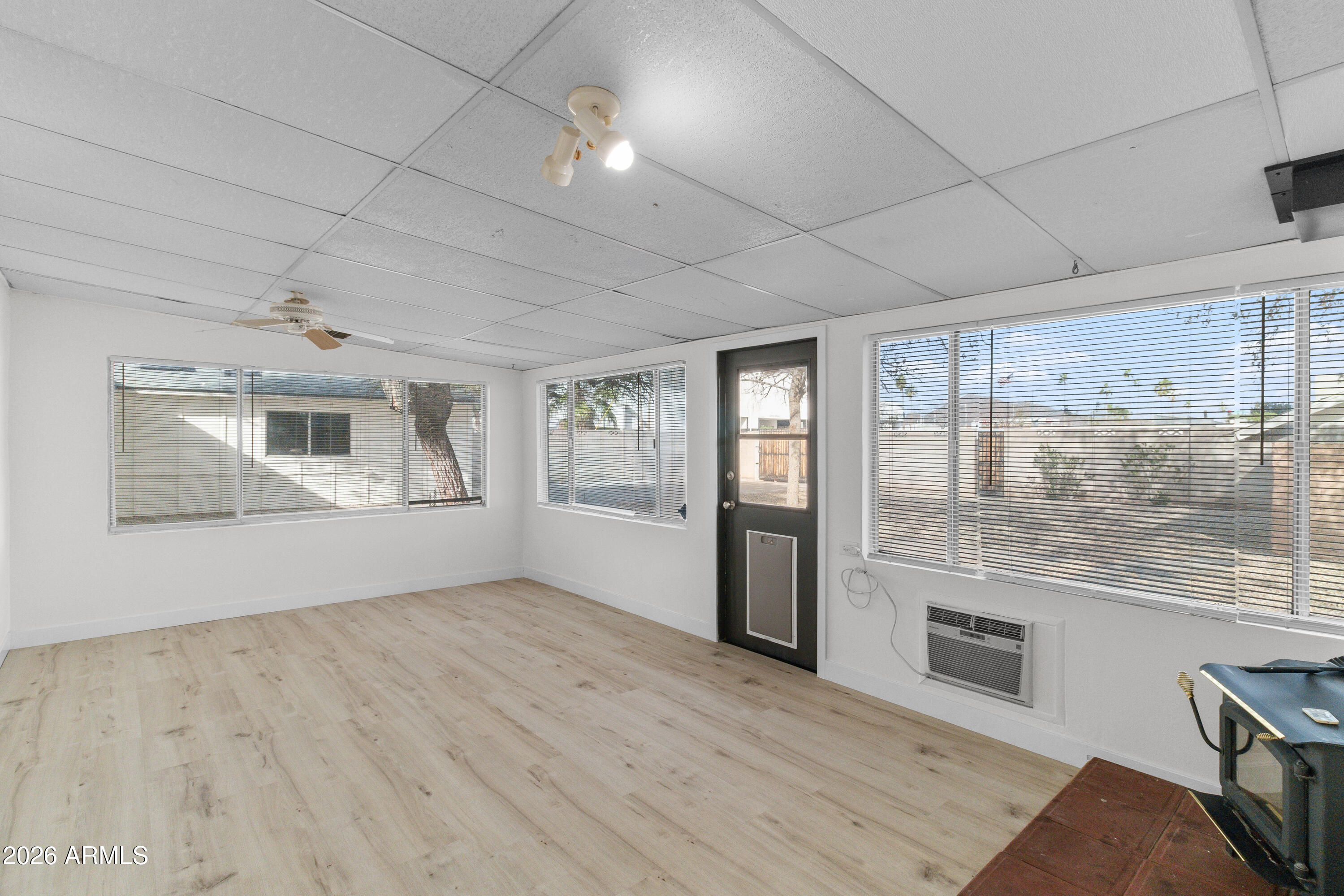 6802 E LOMA LAND Drive