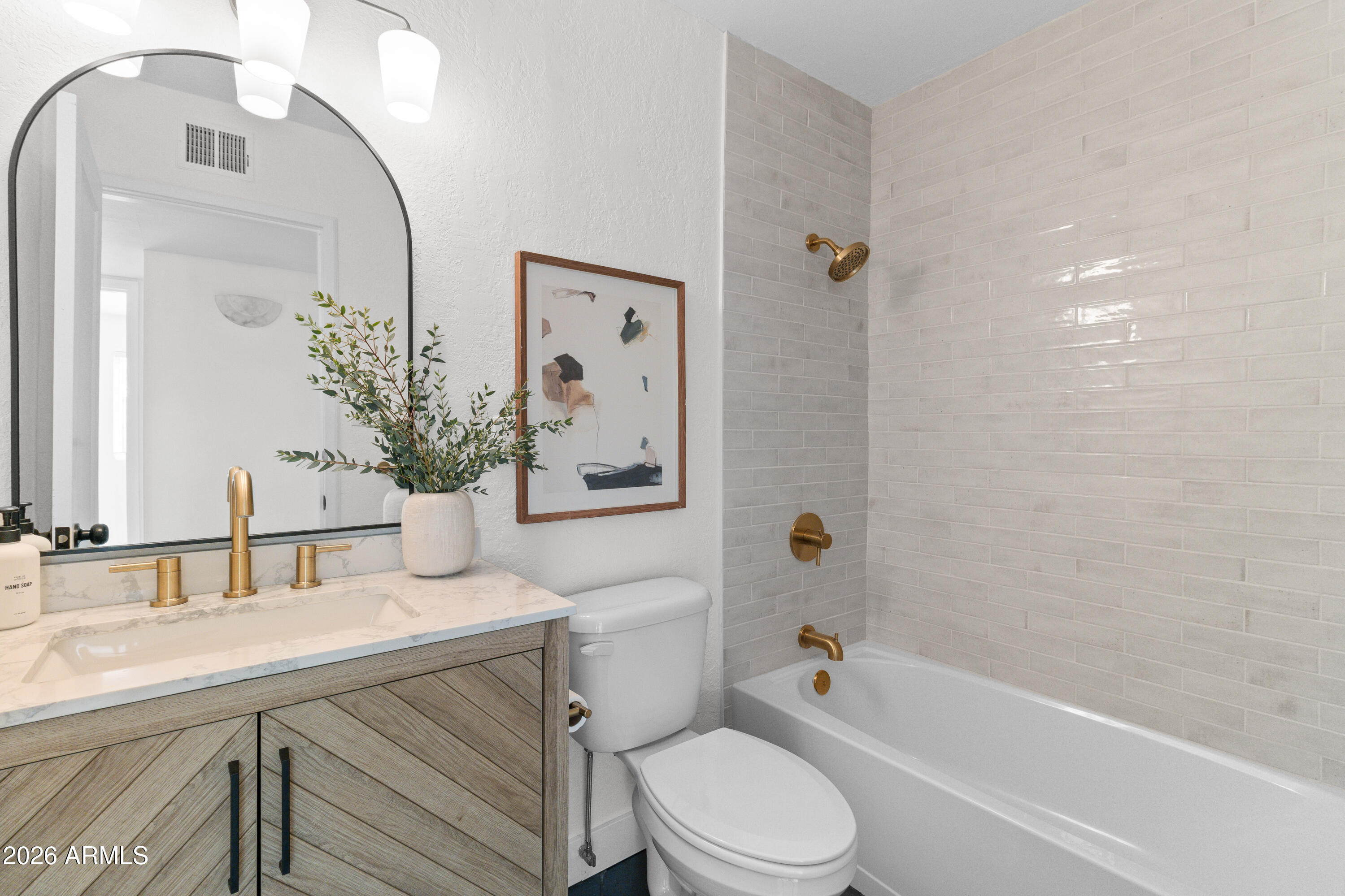 6802 E LOMA LAND Drive