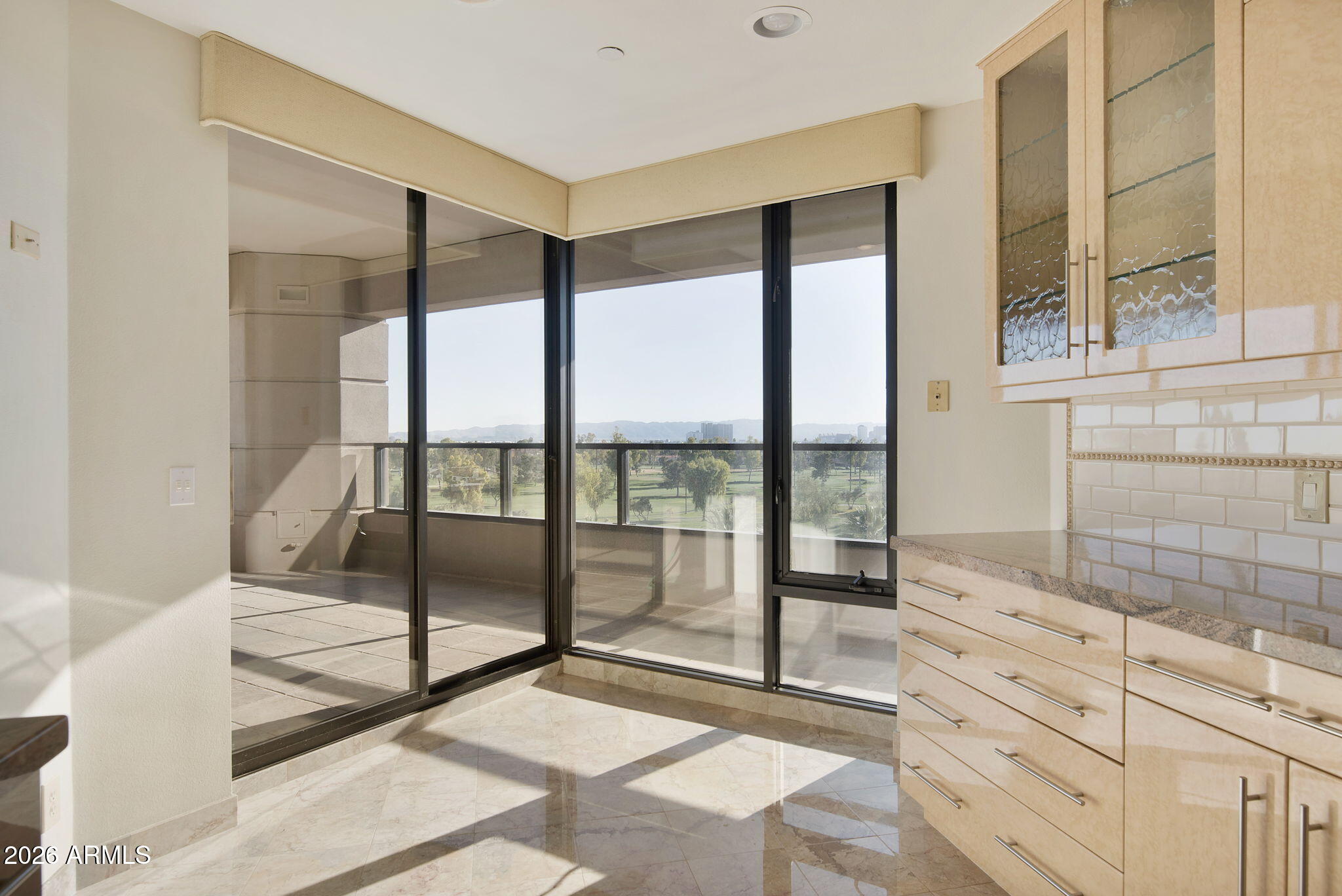 1040 E OSBORN Road 601