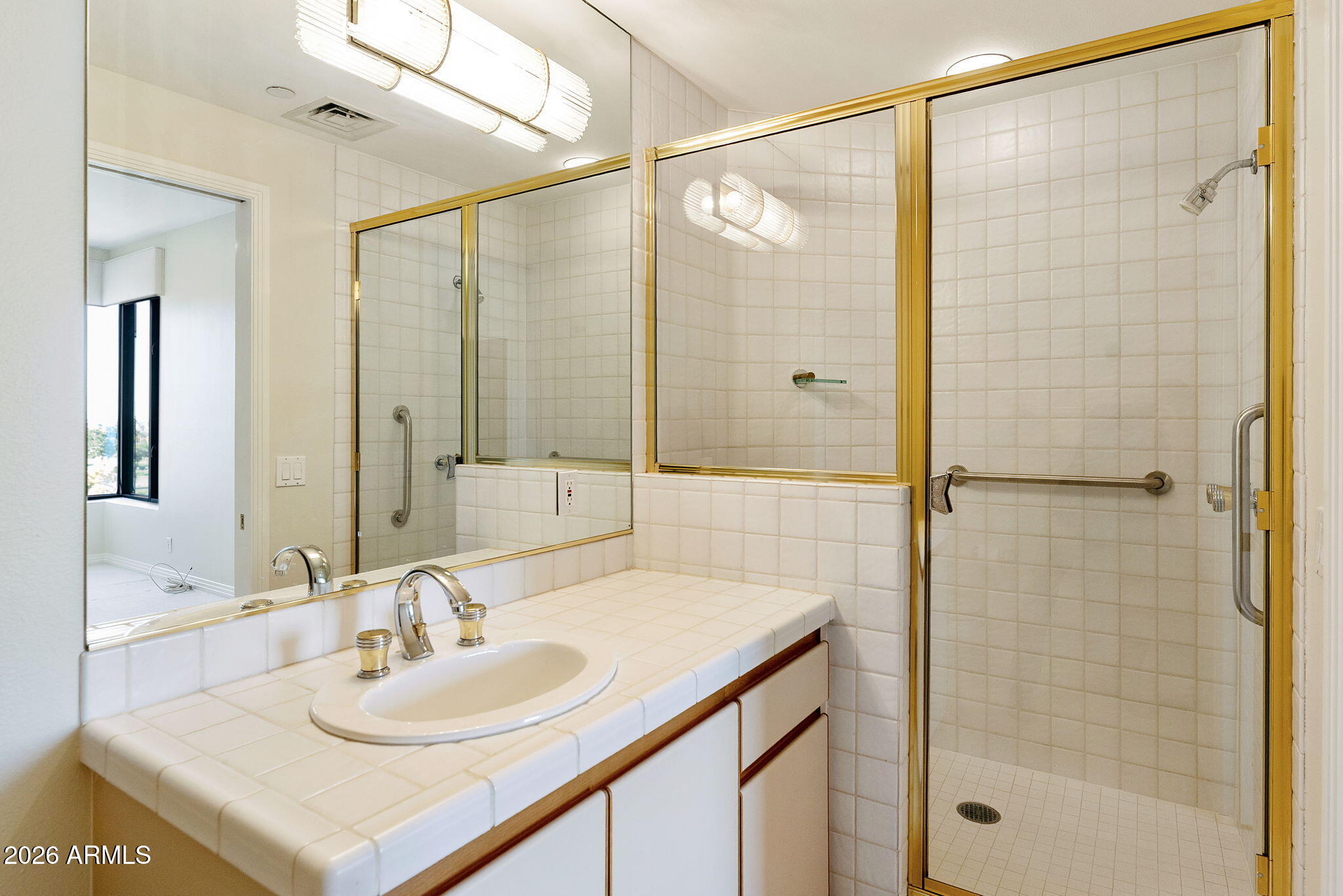 1040 E OSBORN Road 601