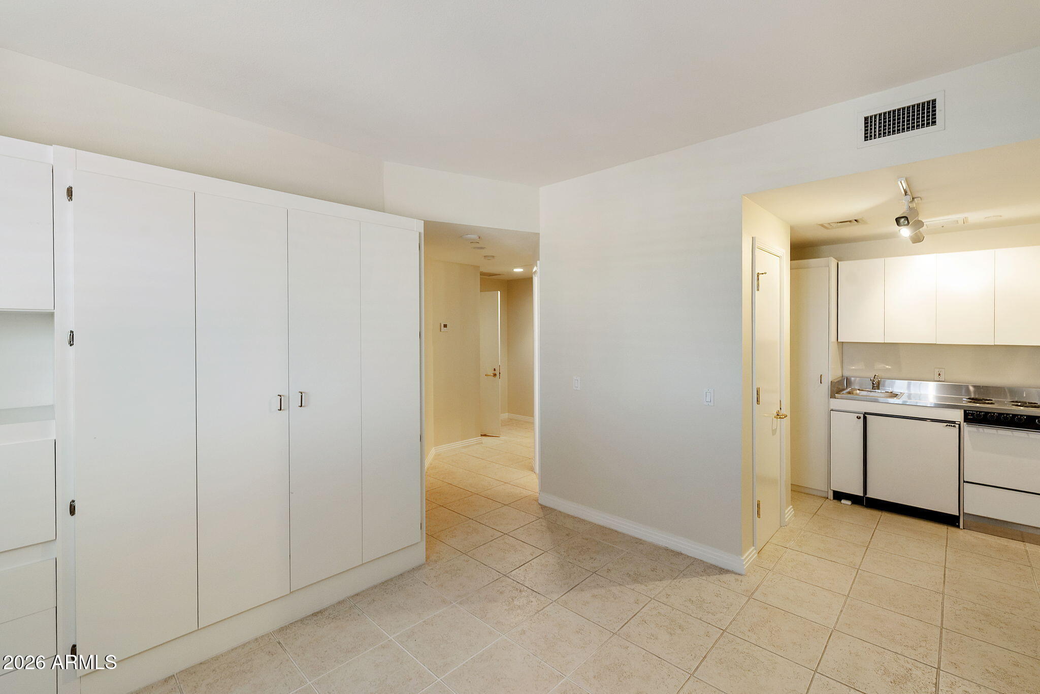 1040 E OSBORN Road 601