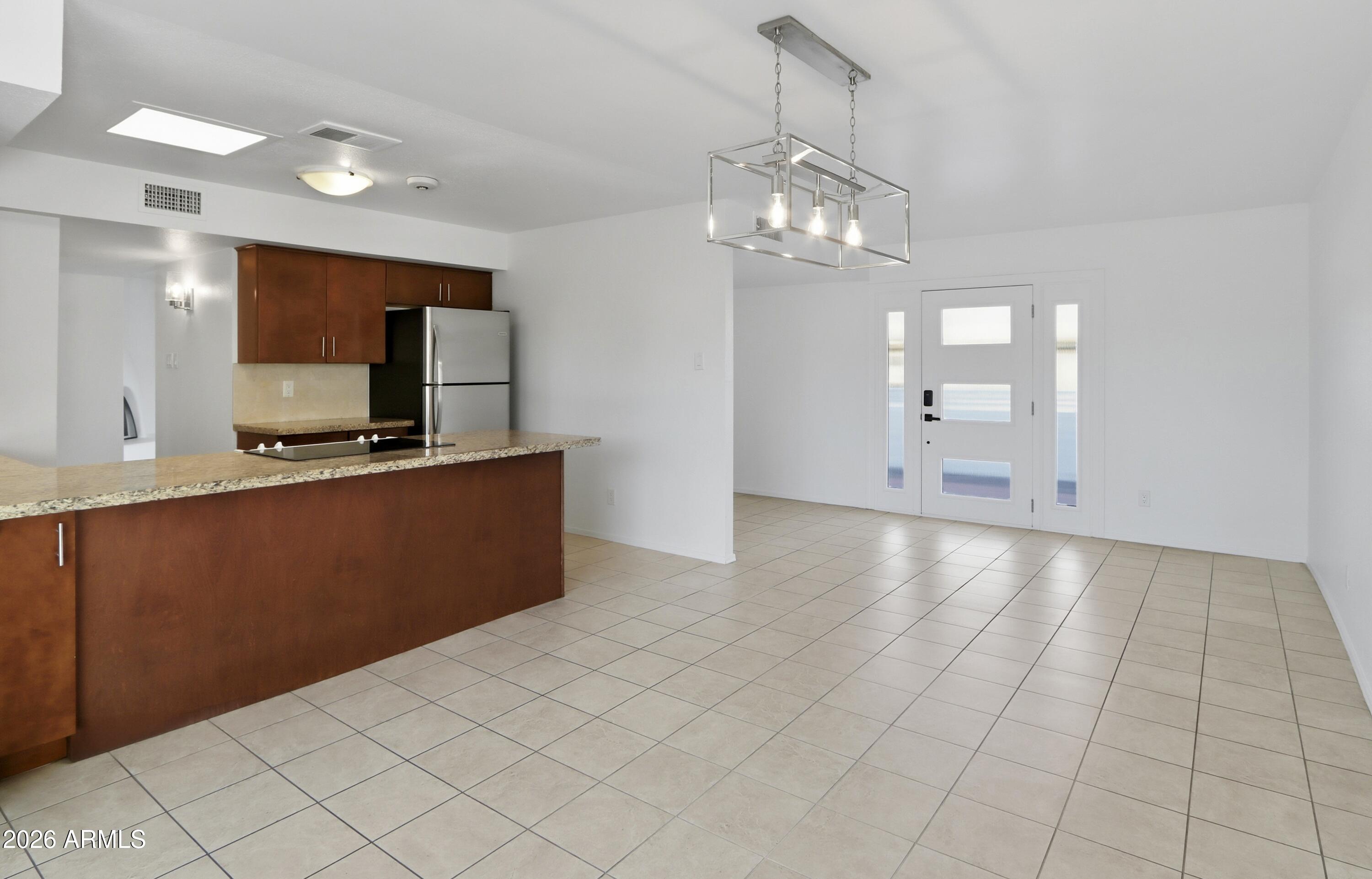 8721 E MULBERRY Street