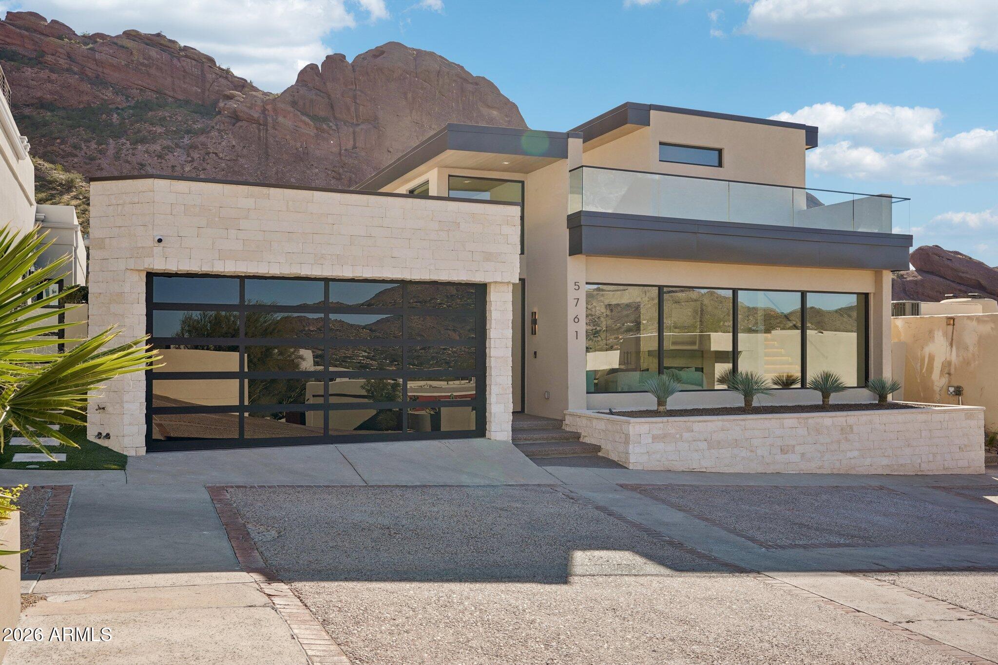 5761 N ECHO CANYON Circle