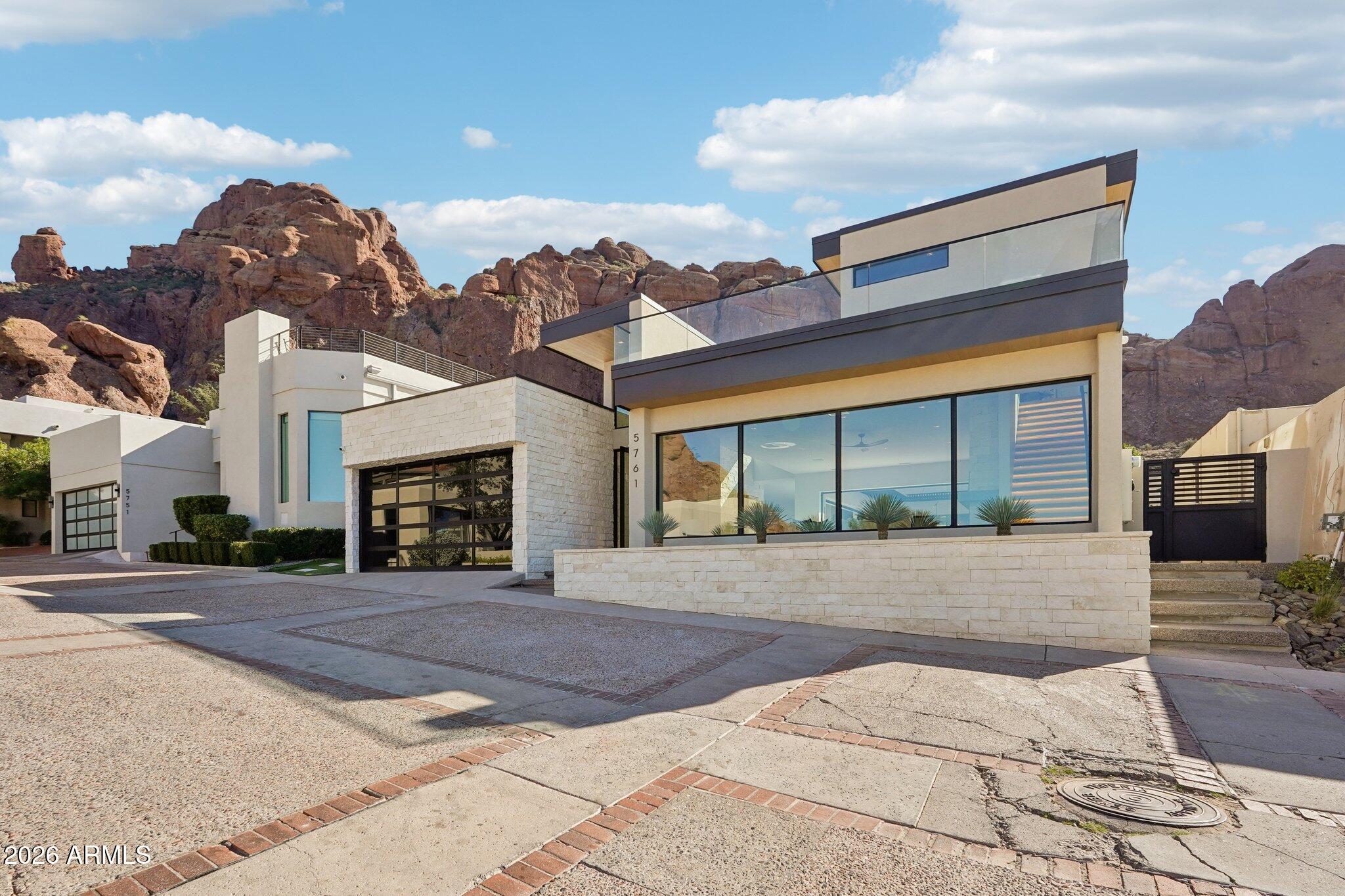 5761 N ECHO CANYON Circle