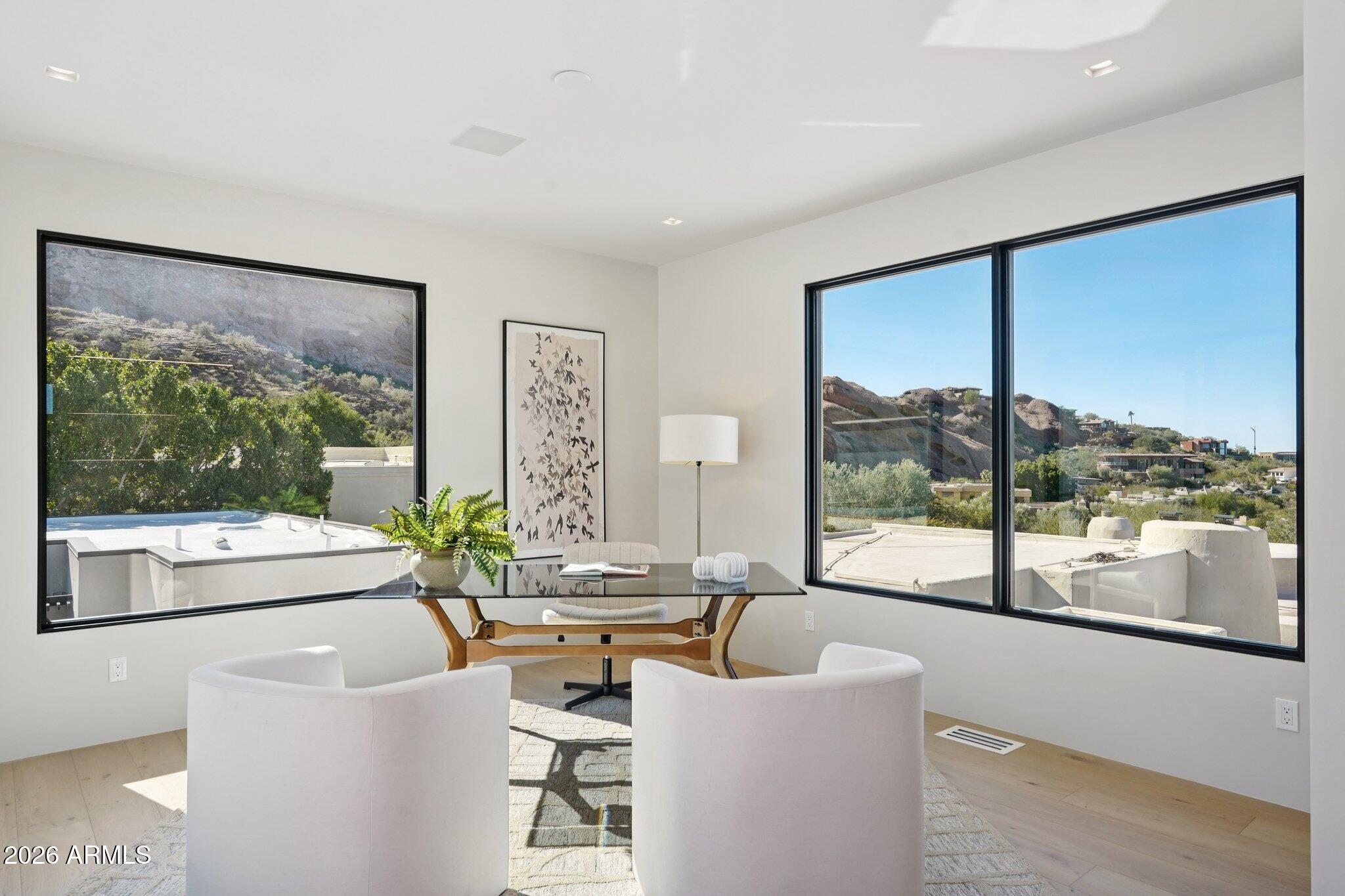 5761 N ECHO CANYON Circle