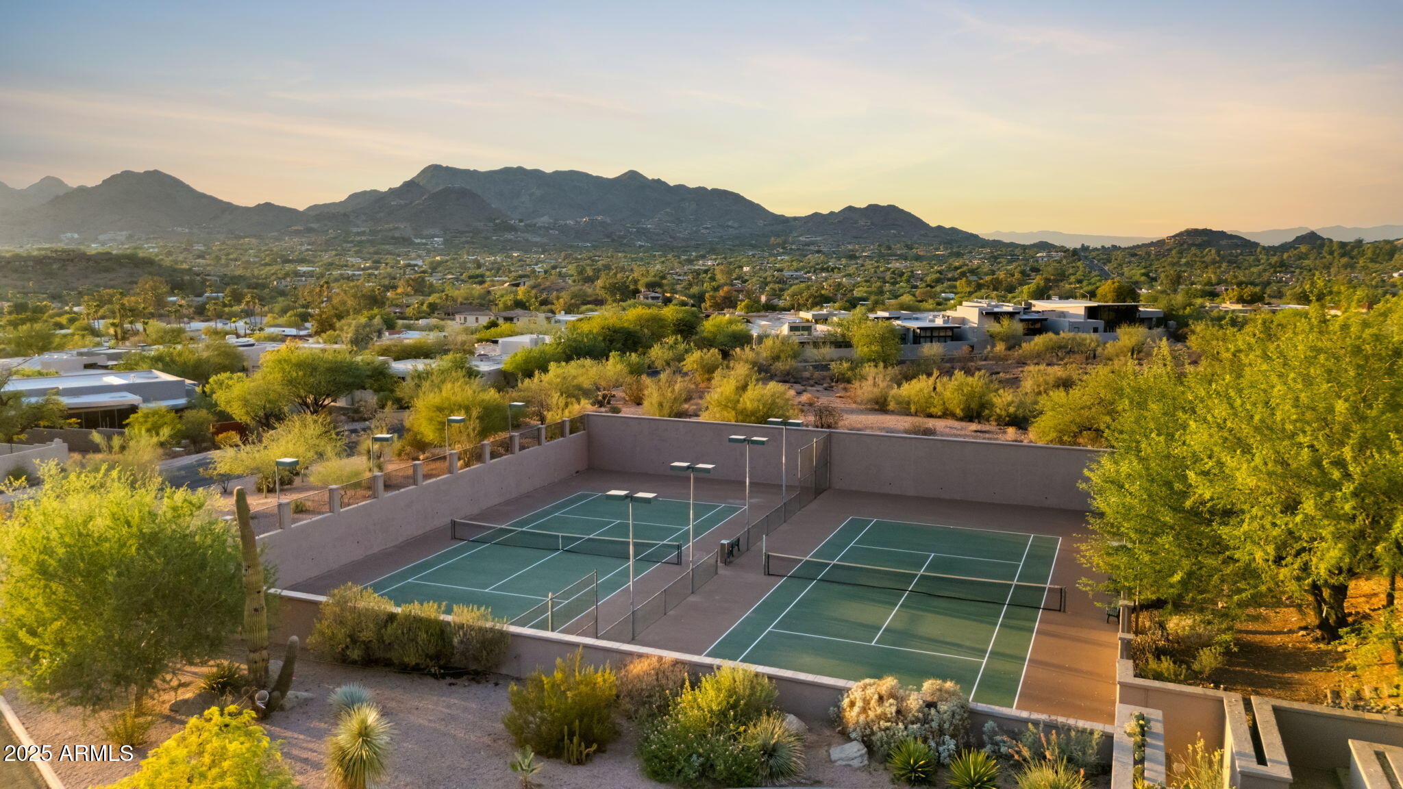 5761 N ECHO CANYON Circle