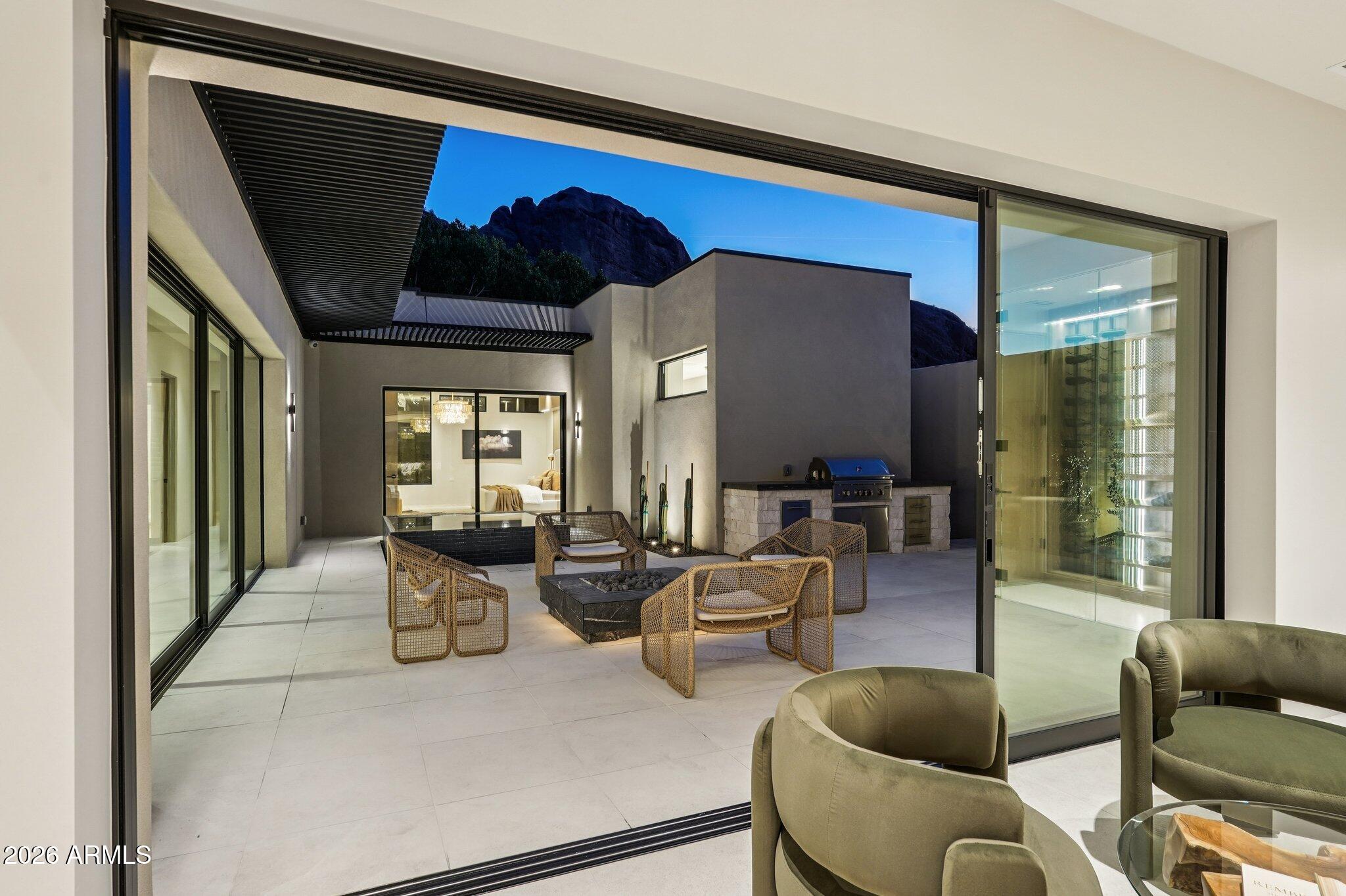 5761 N ECHO CANYON Circle