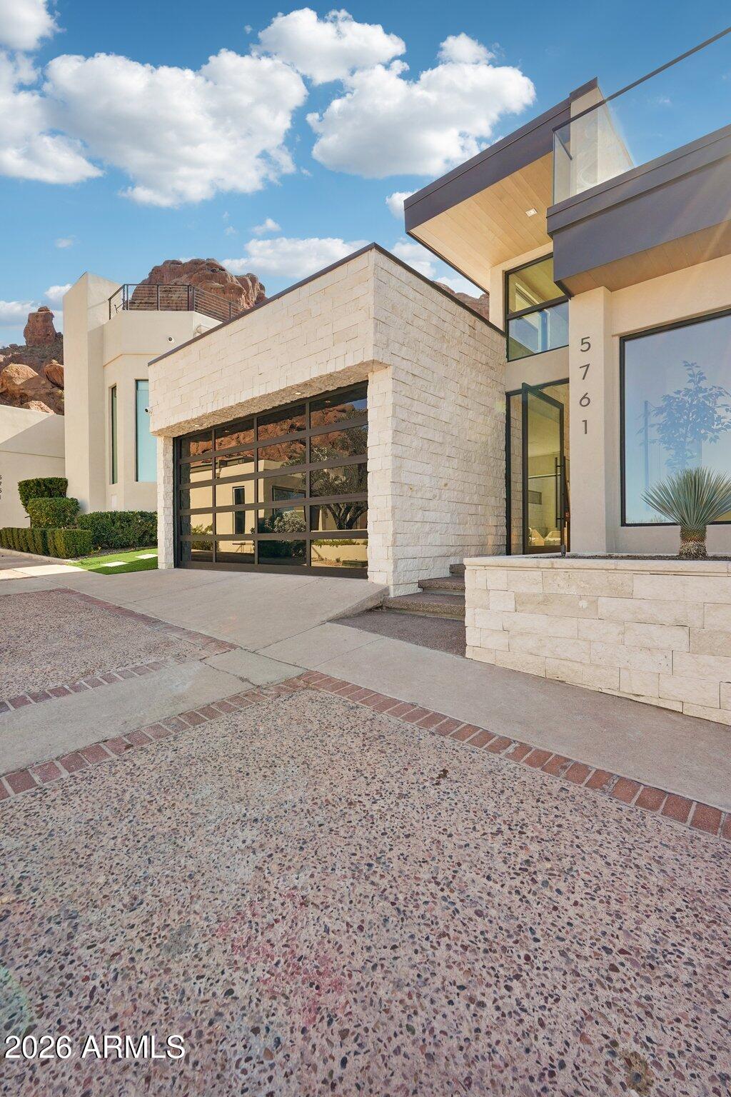 5761 N ECHO CANYON Circle