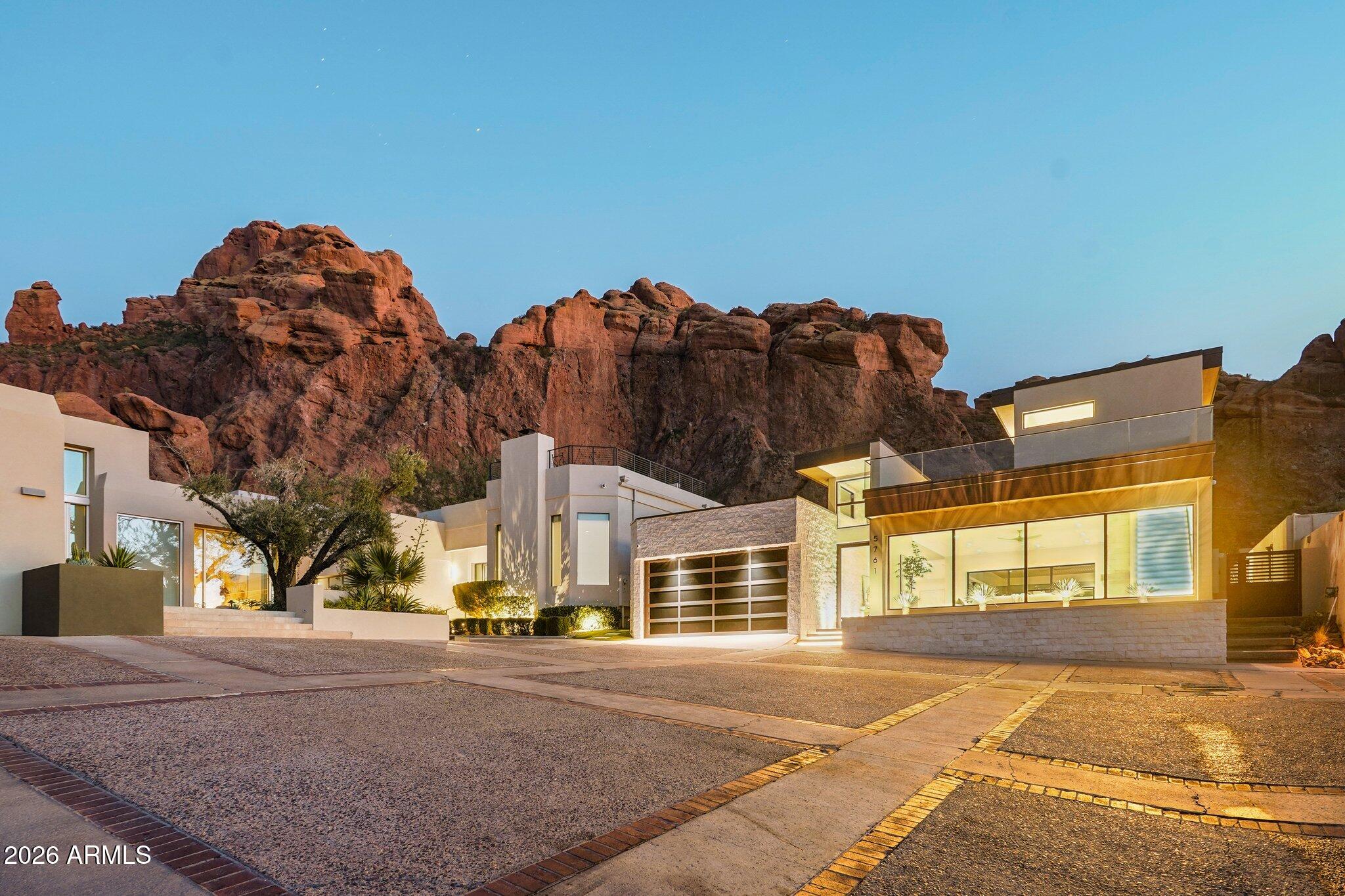 5761 N ECHO CANYON Circle