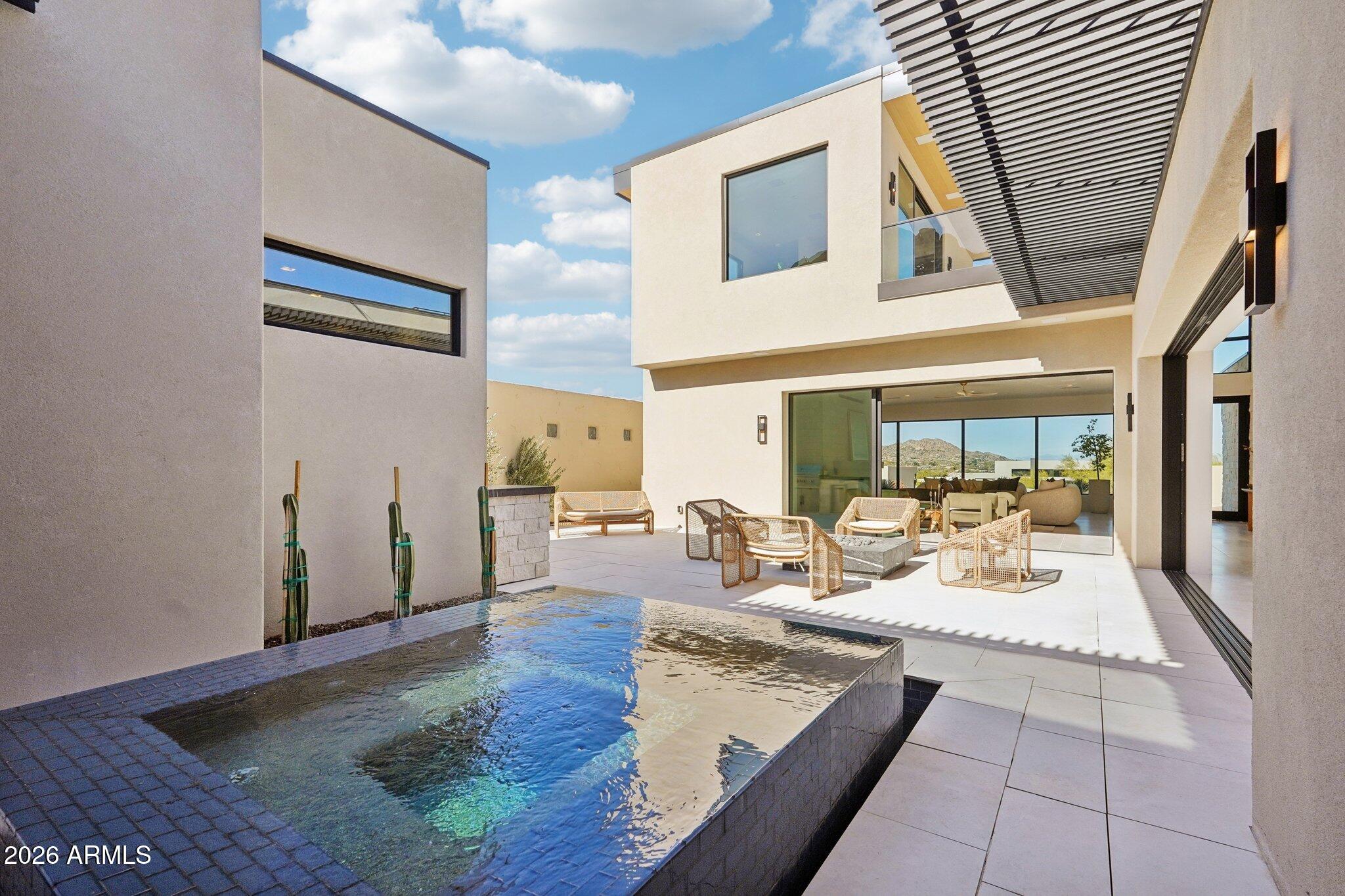 5761 N ECHO CANYON Circle