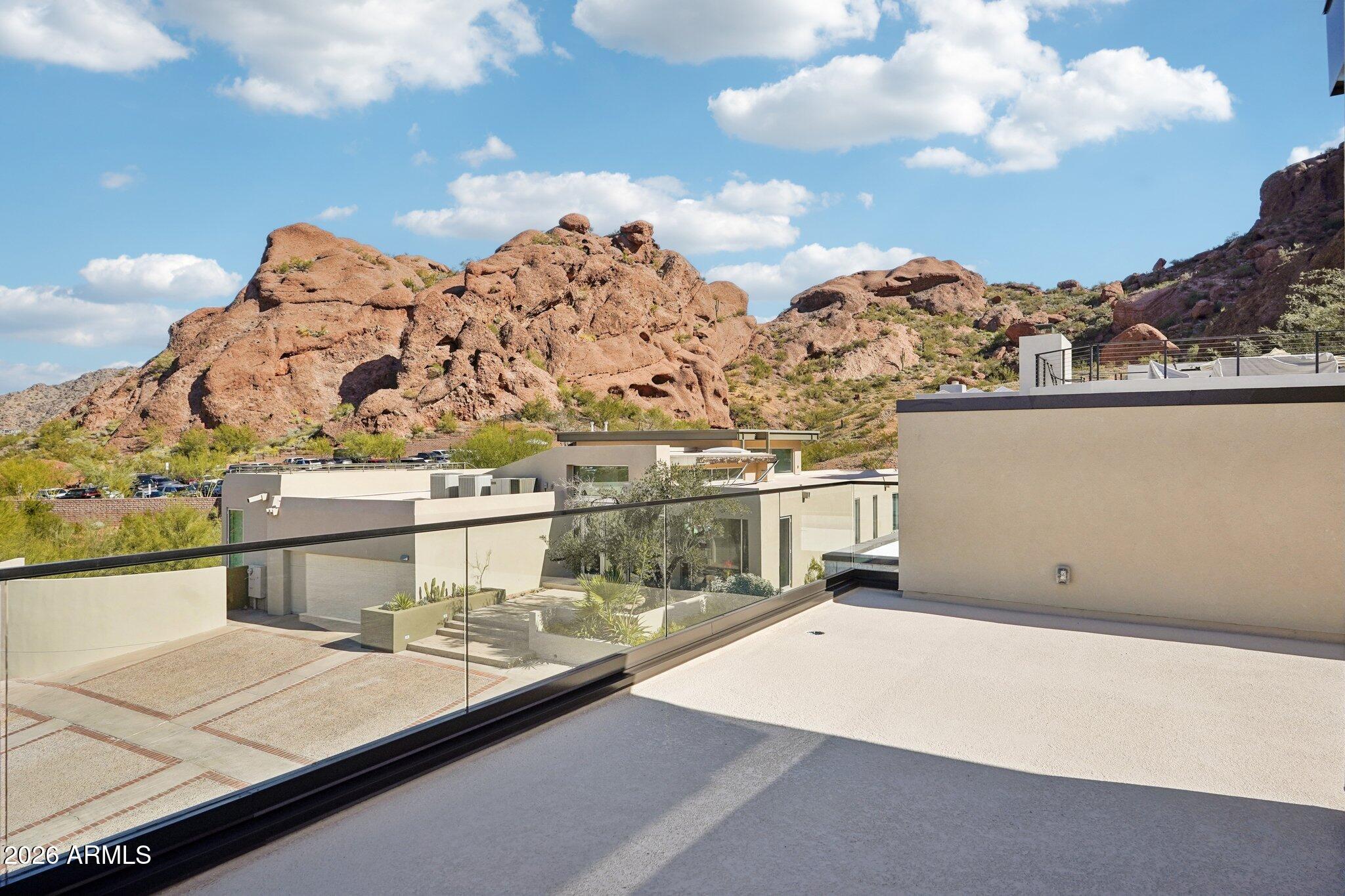 5761 N ECHO CANYON Circle