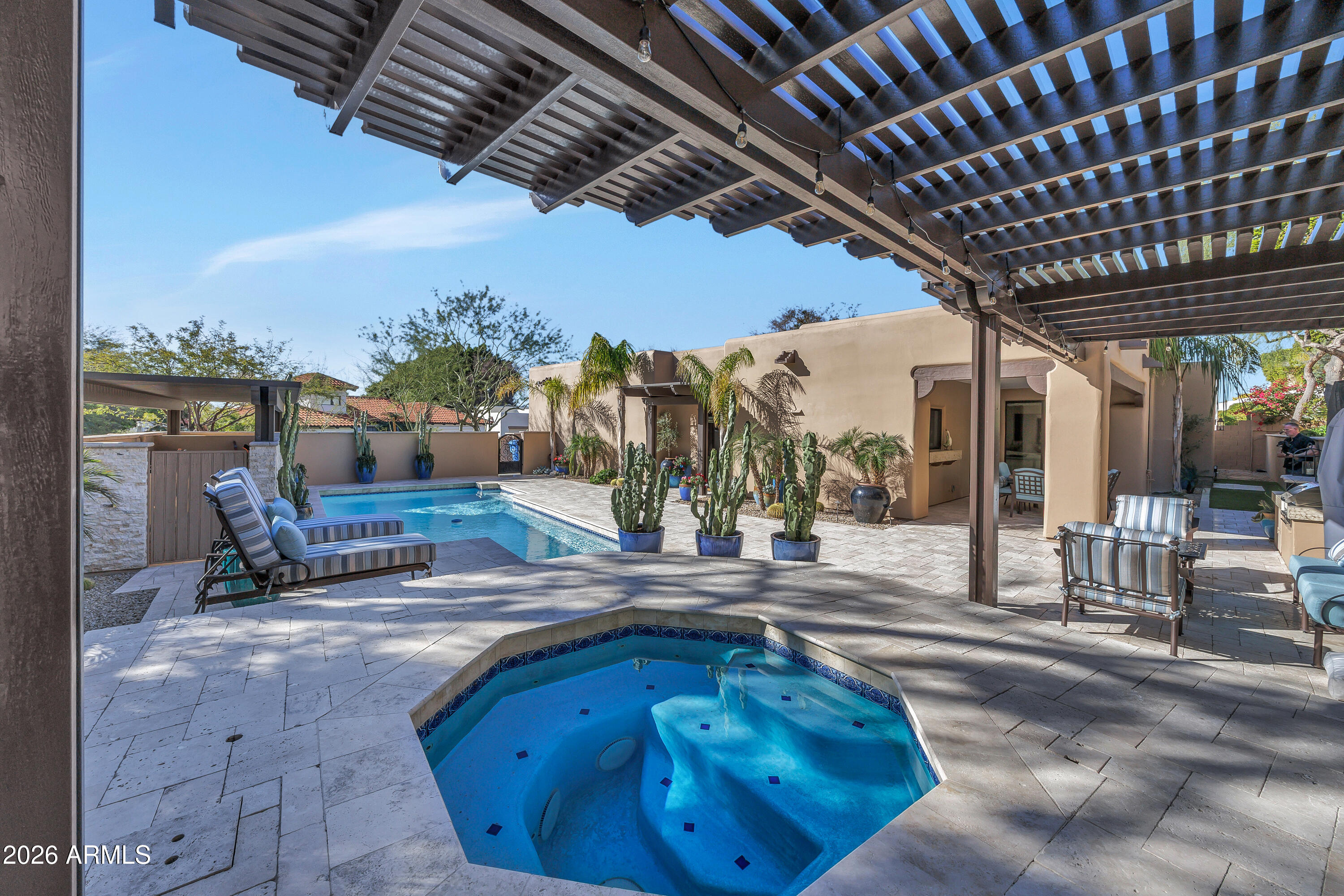 3118 E MARYLAND Avenue