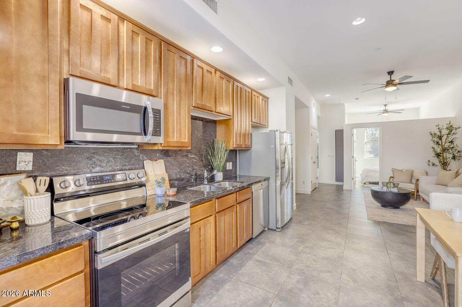 577 S ROOSEVELT Street