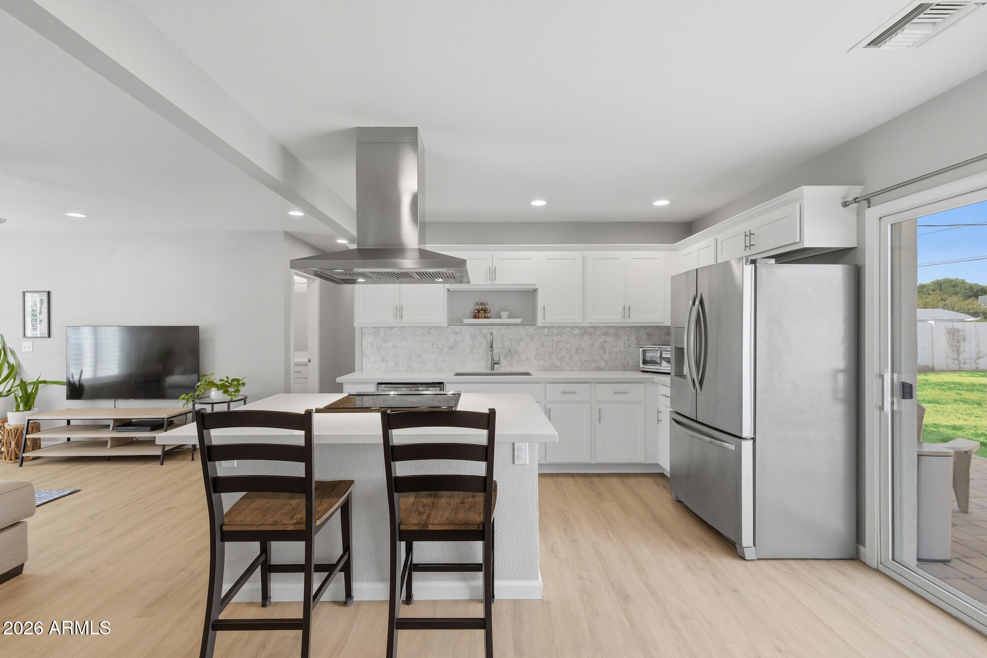 2030 E WHITTON Avenue