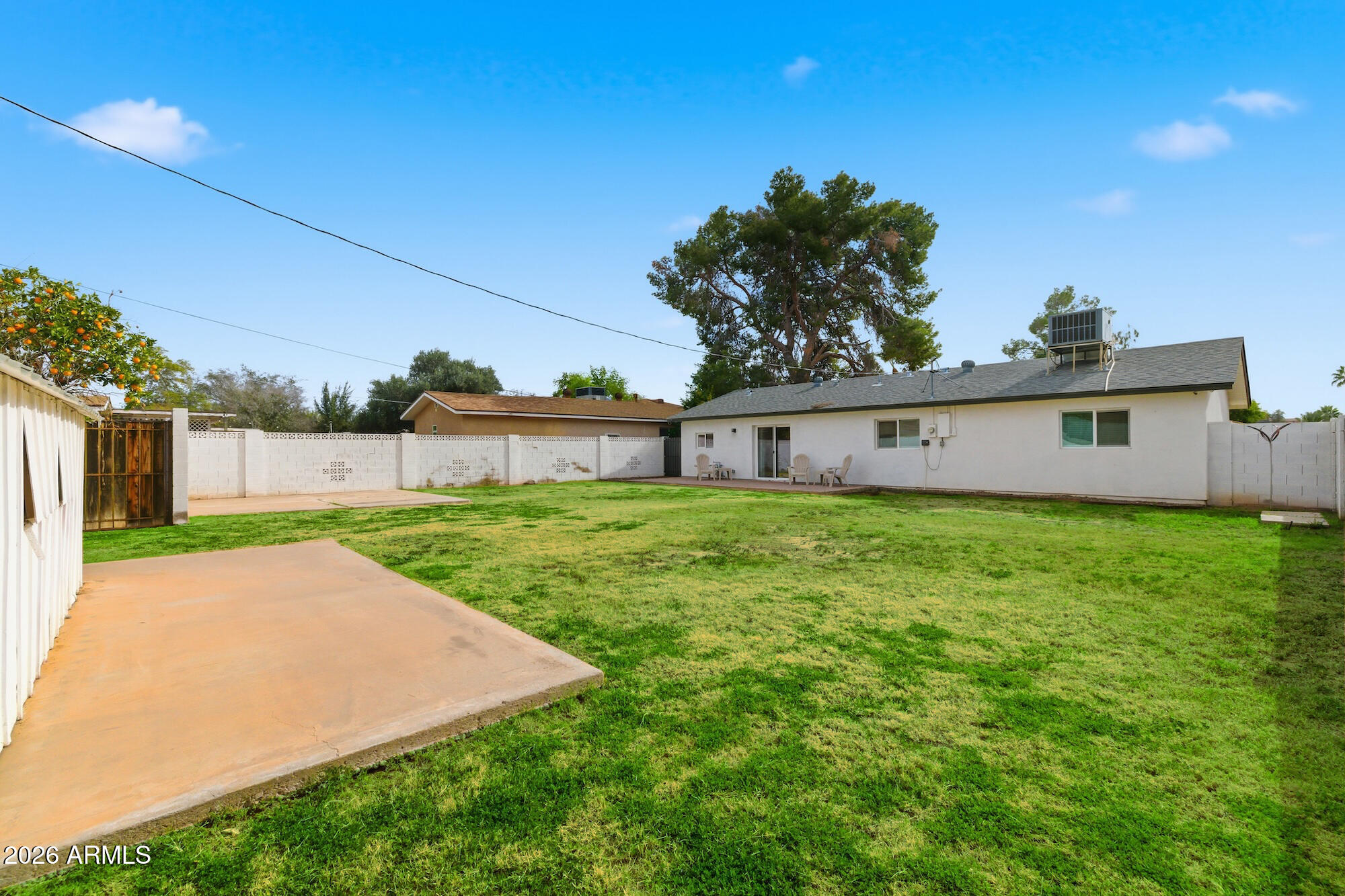 2030 E WHITTON Avenue