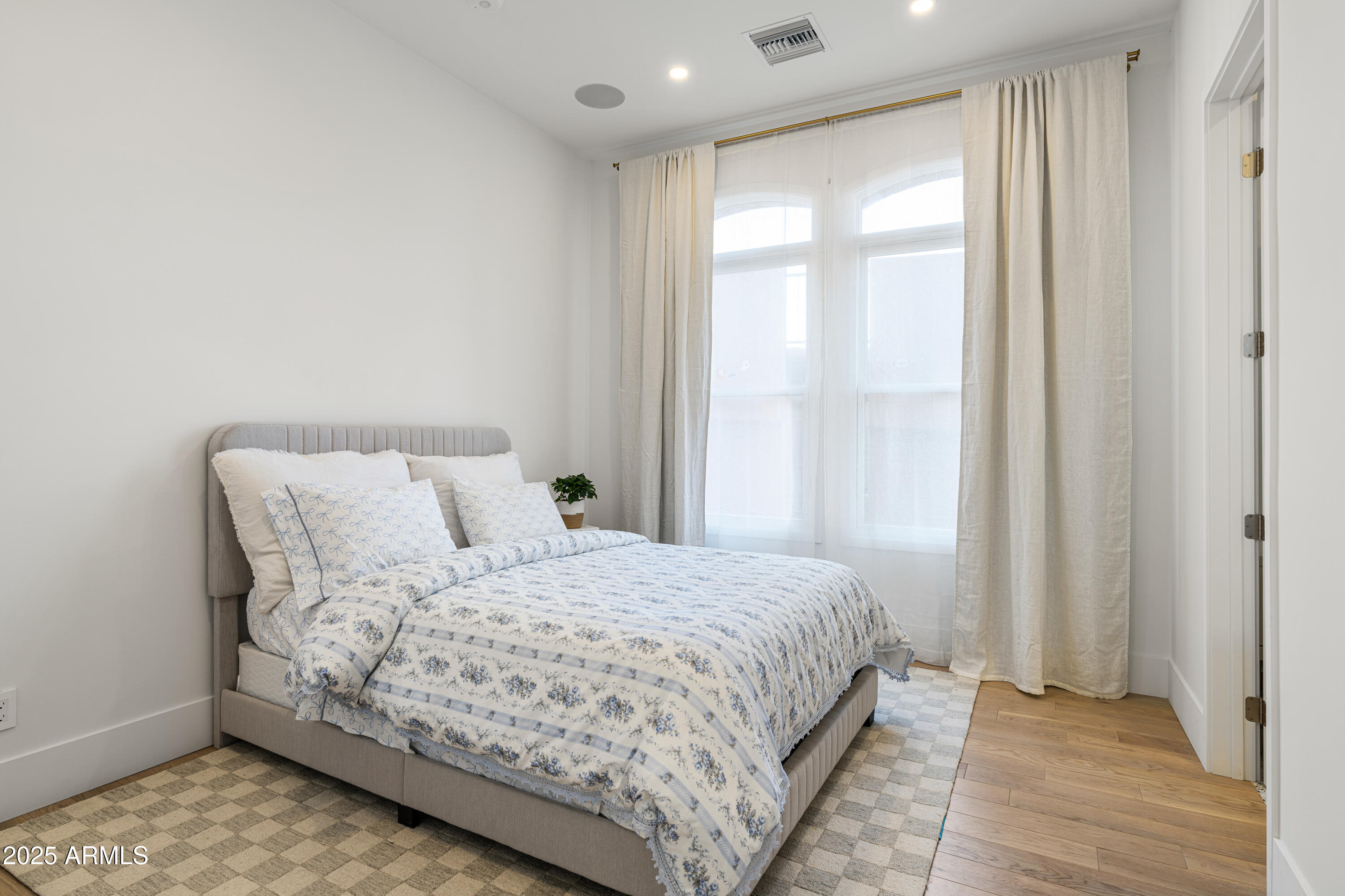 54 W PALM Lane 54