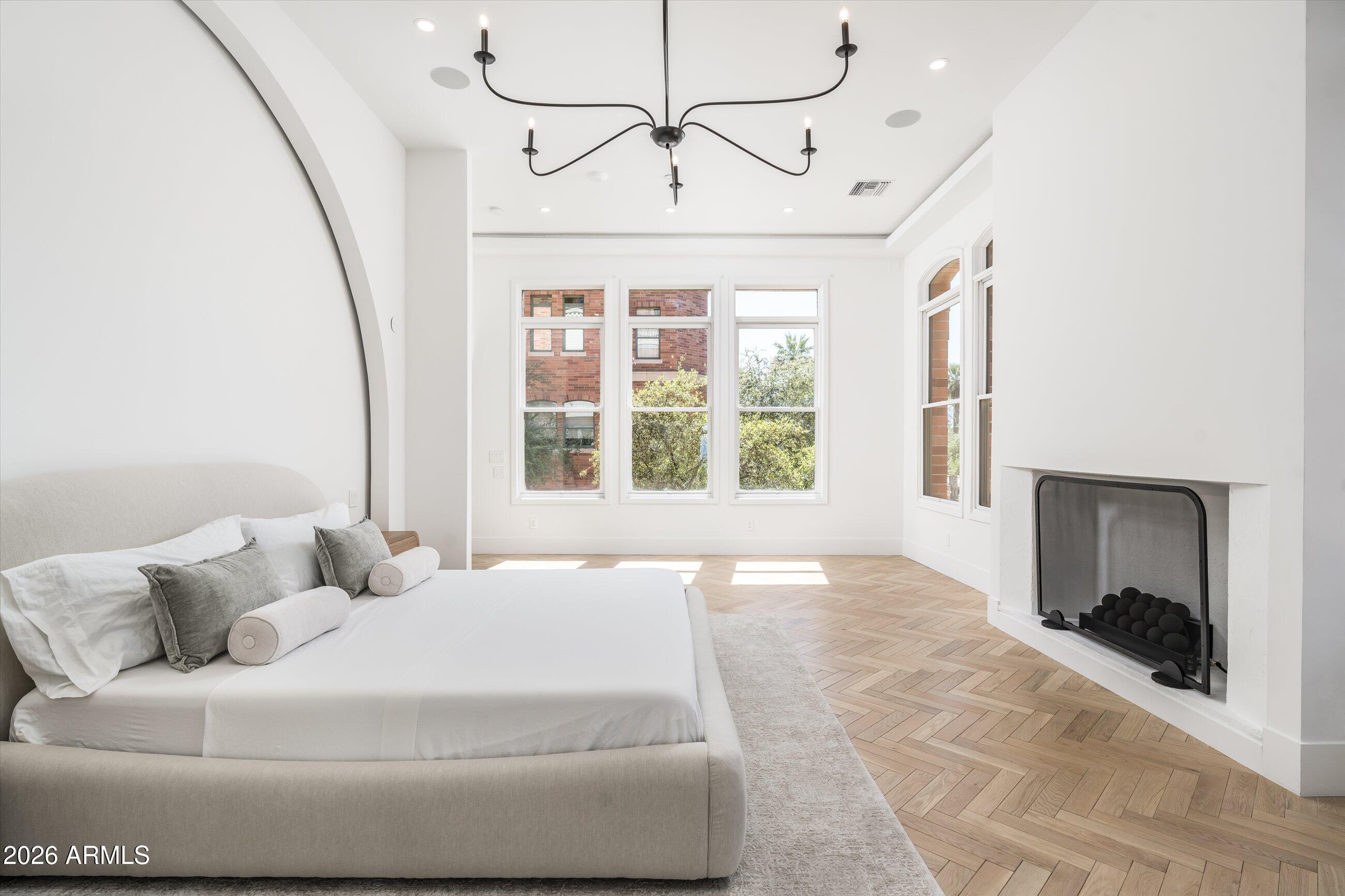54 W PALM Lane 54