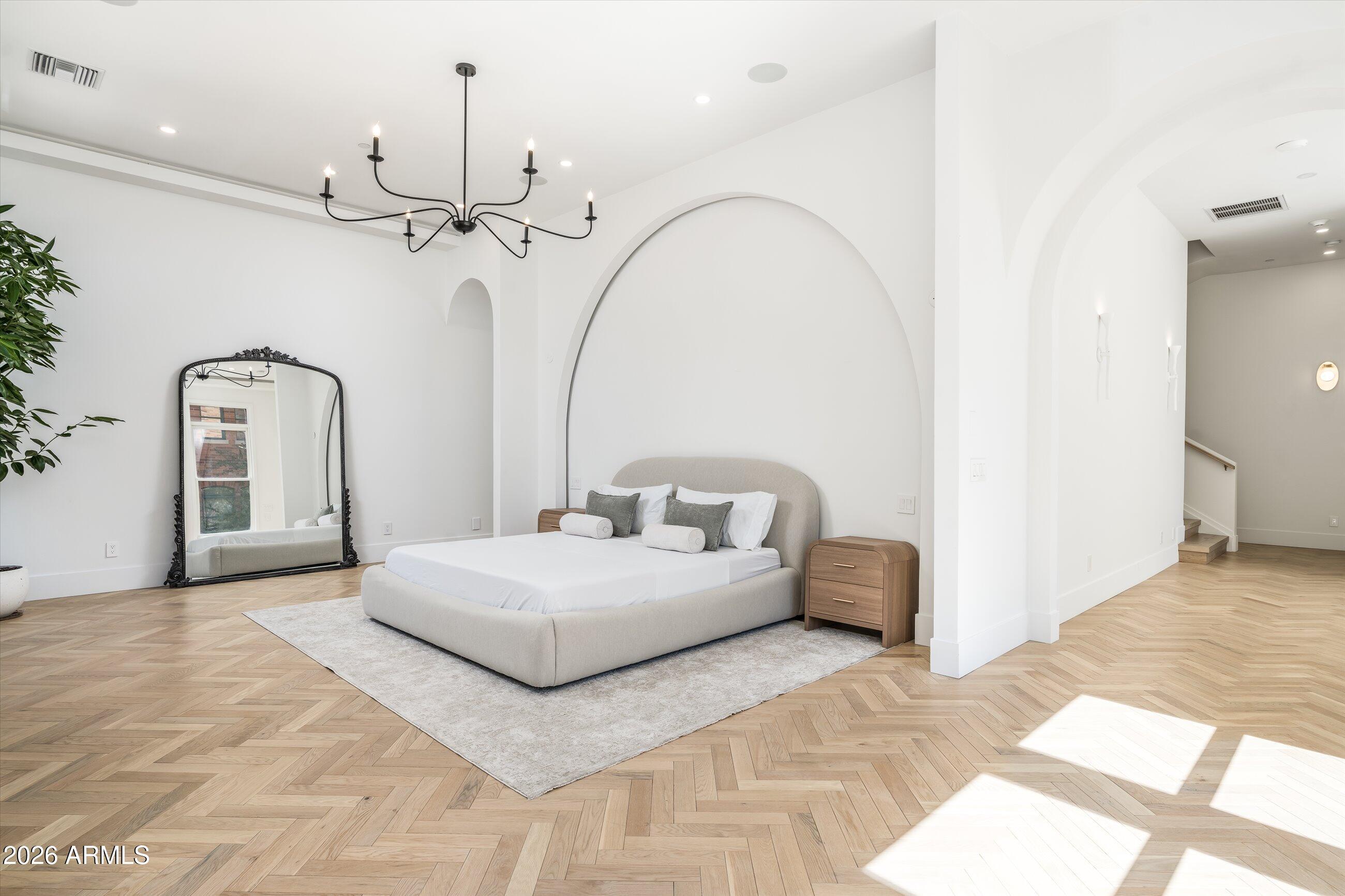 54 W PALM Lane 54