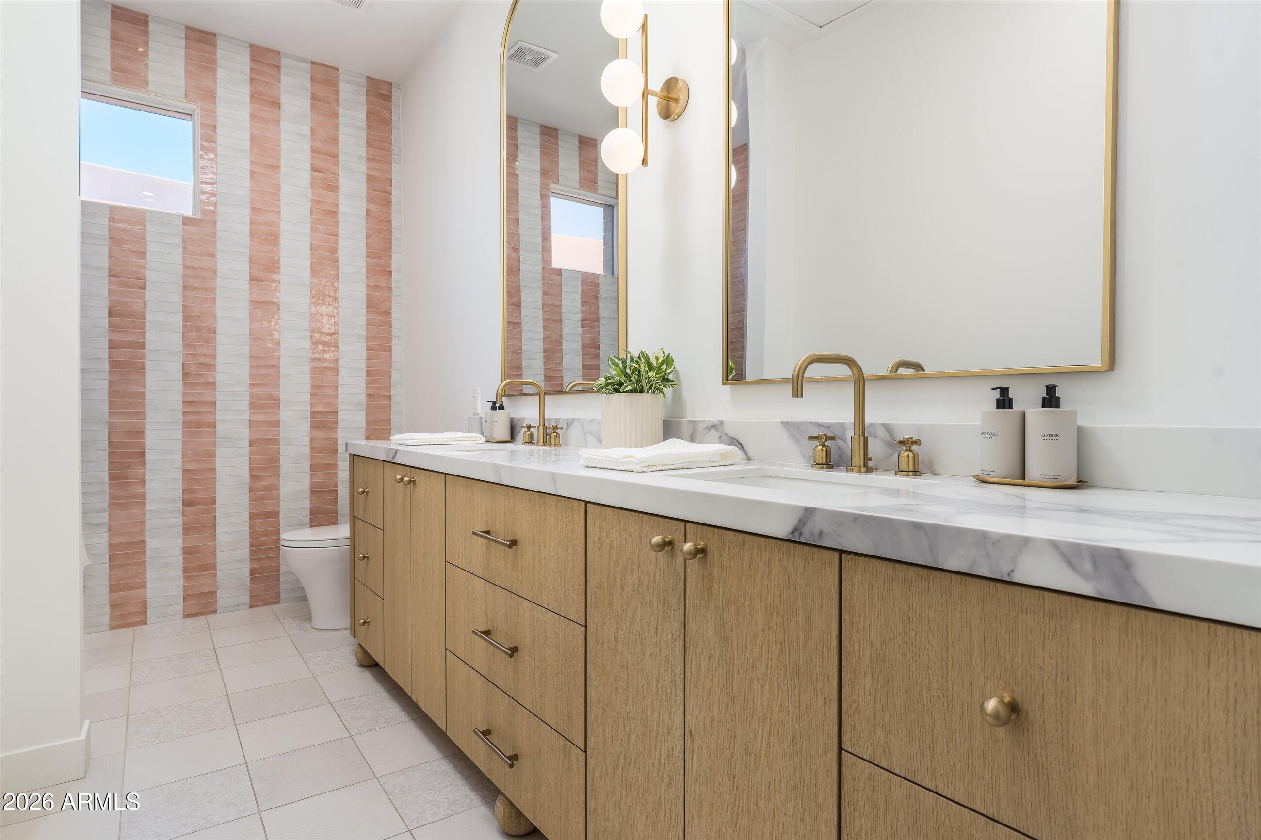 54 W PALM Lane 54