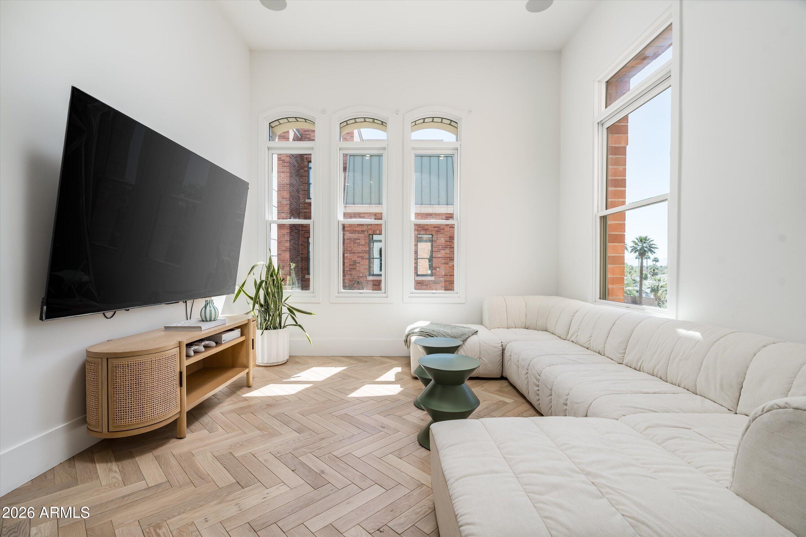54 W PALM Lane 54