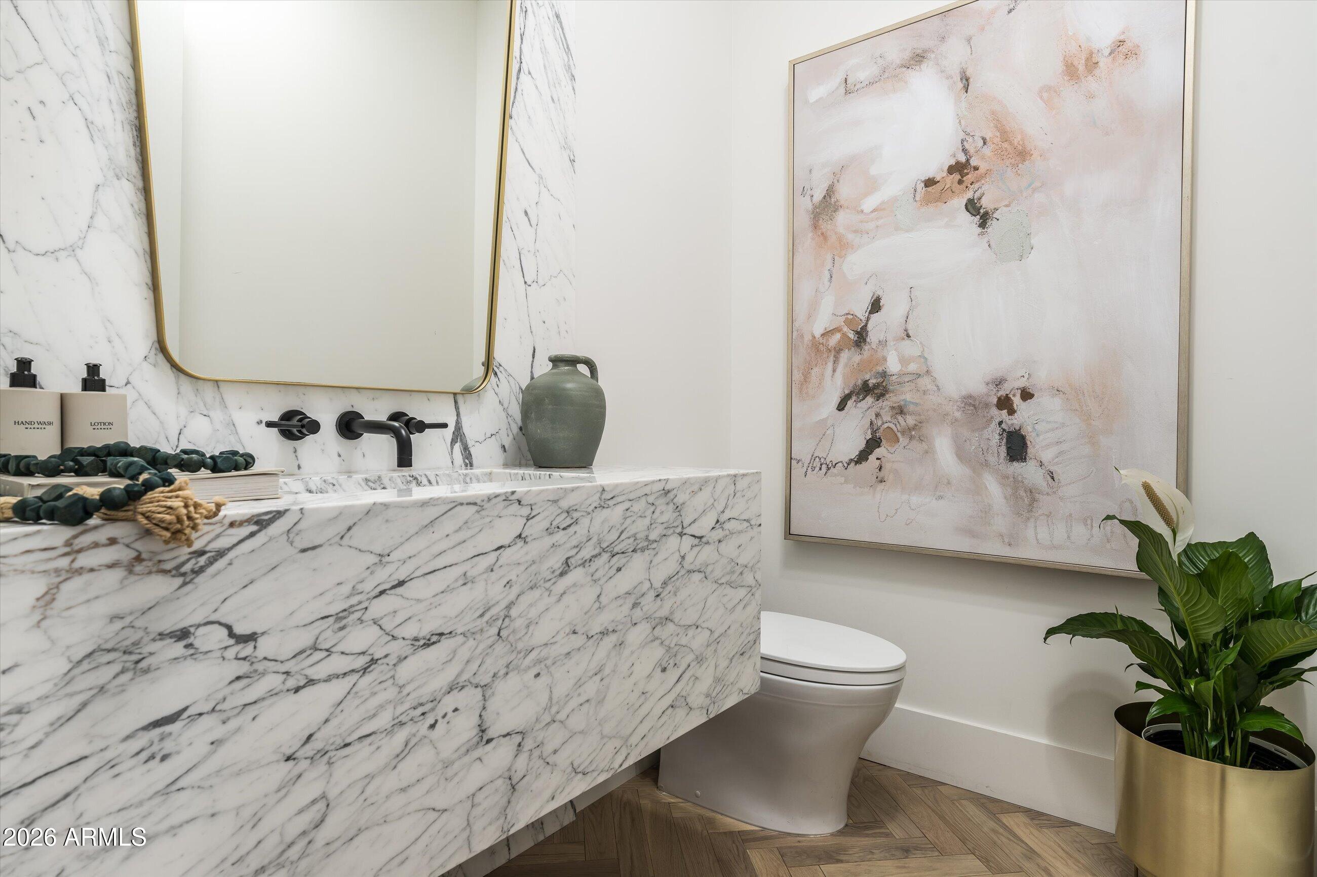 54 W PALM Lane 54