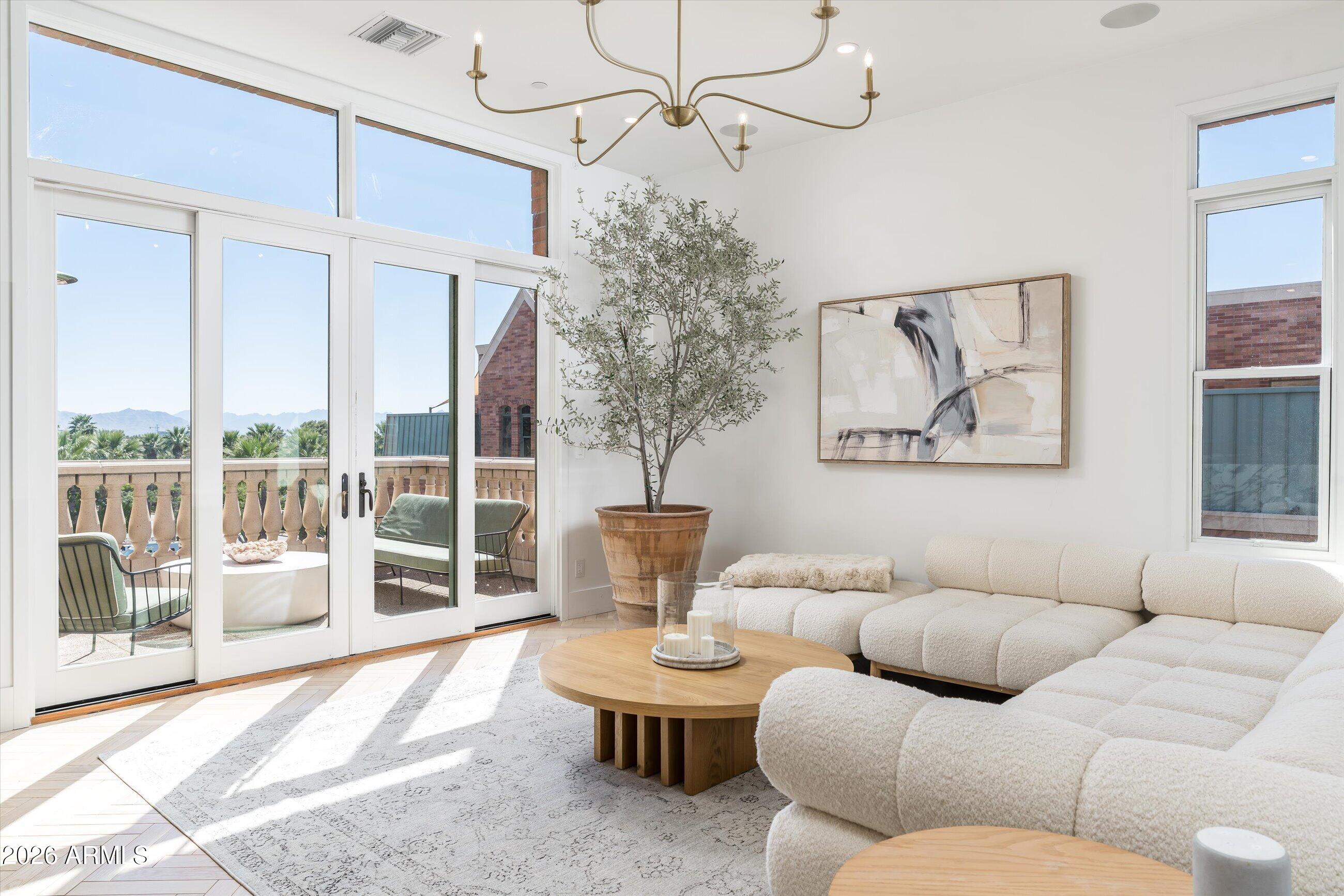 54 W PALM Lane 54