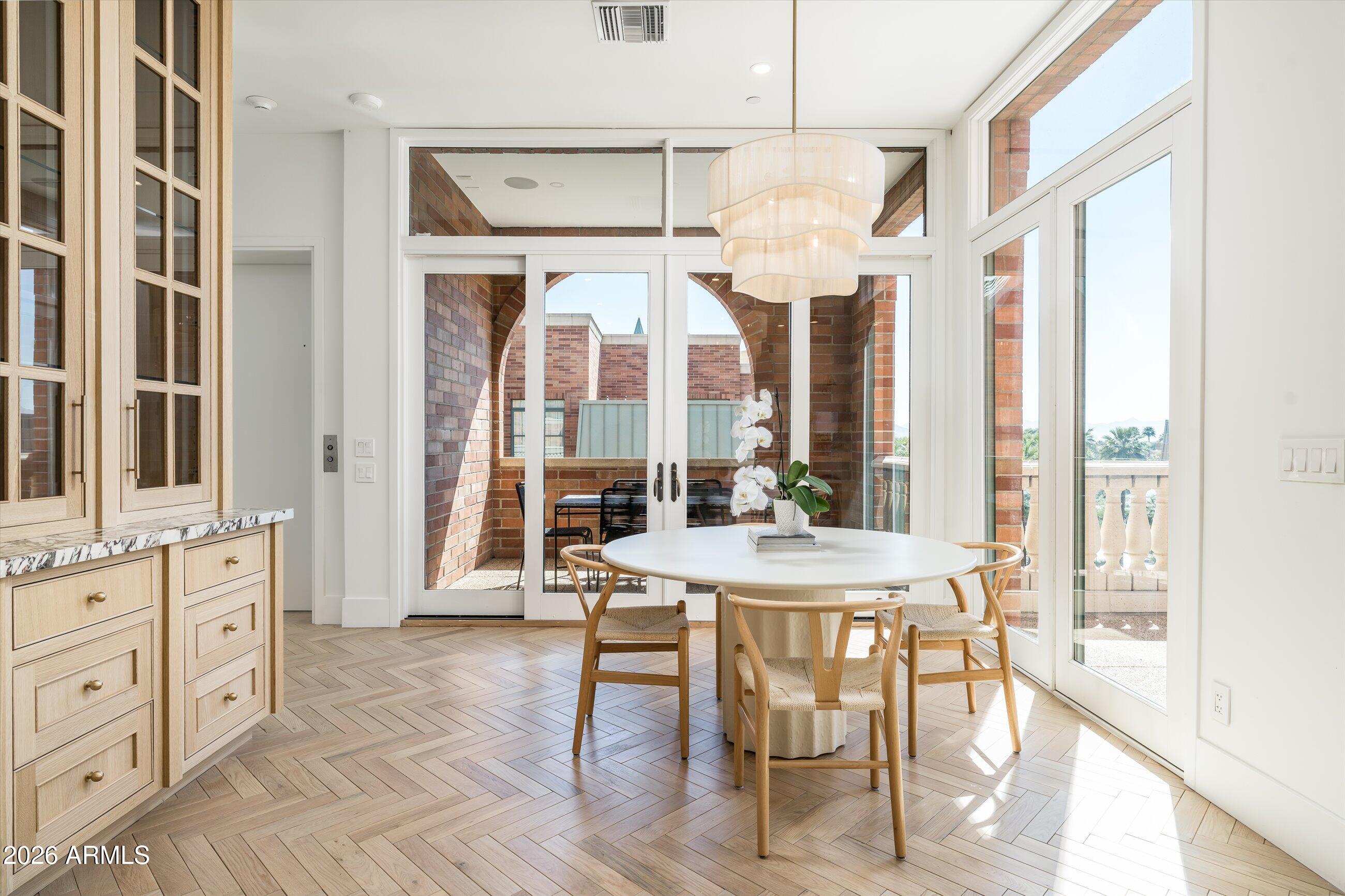 54 W PALM Lane 54