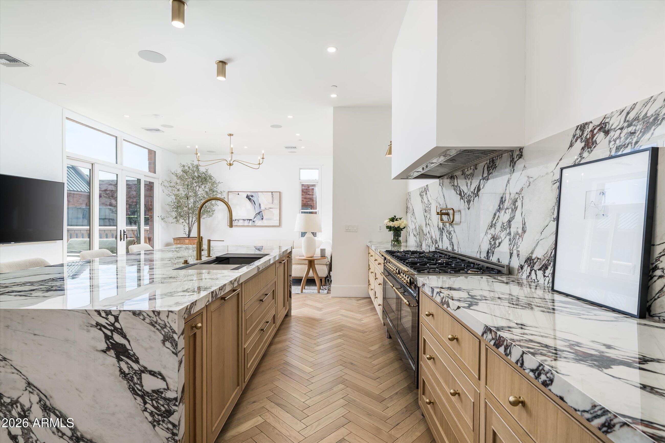 54 W PALM Lane 54