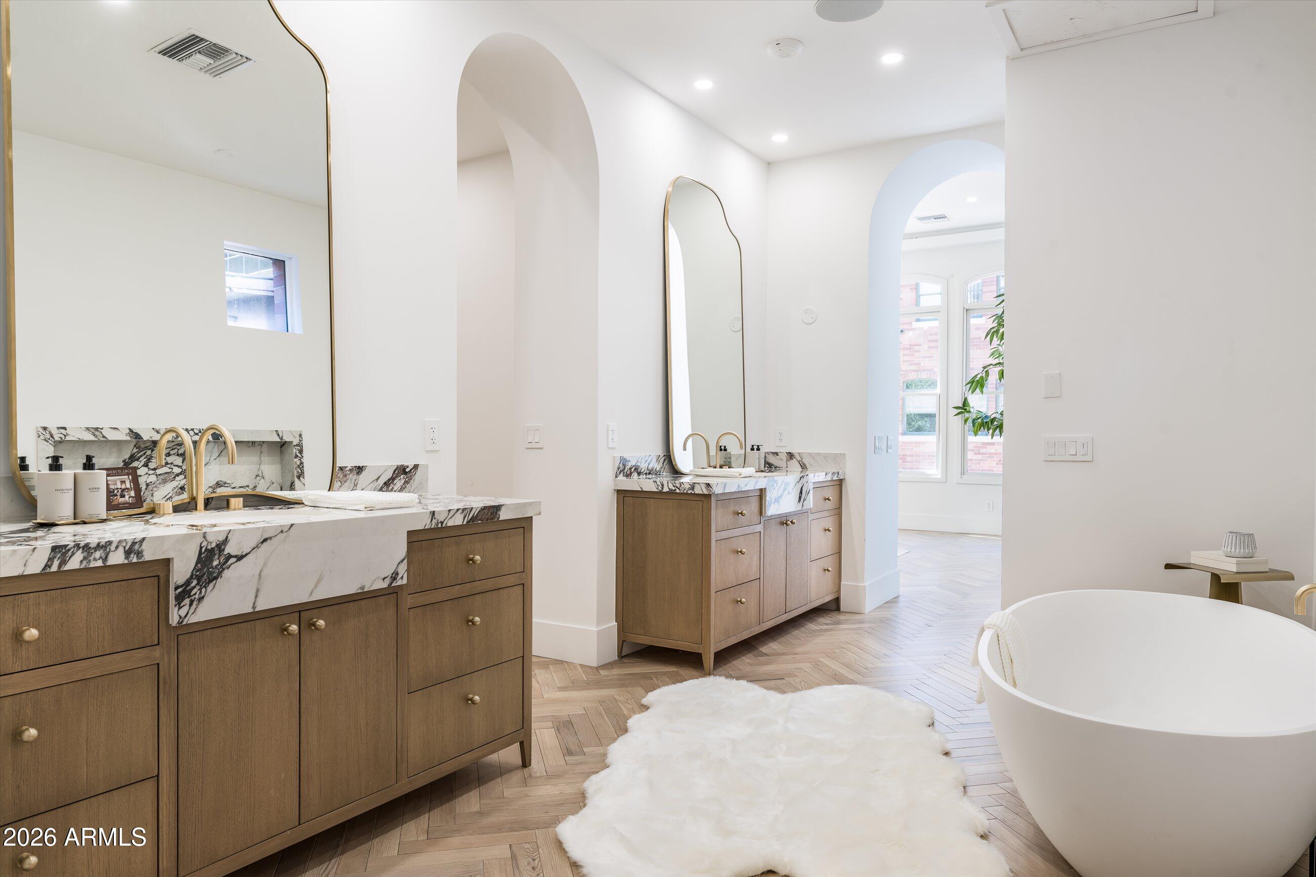 54 W PALM Lane 54