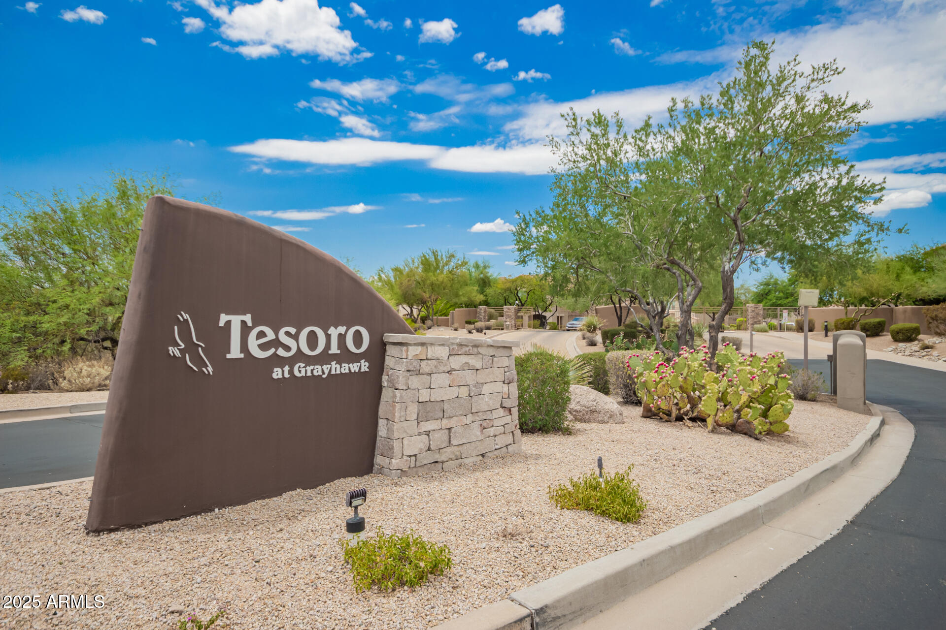 19475 N GRAYHAWK Drive 2121