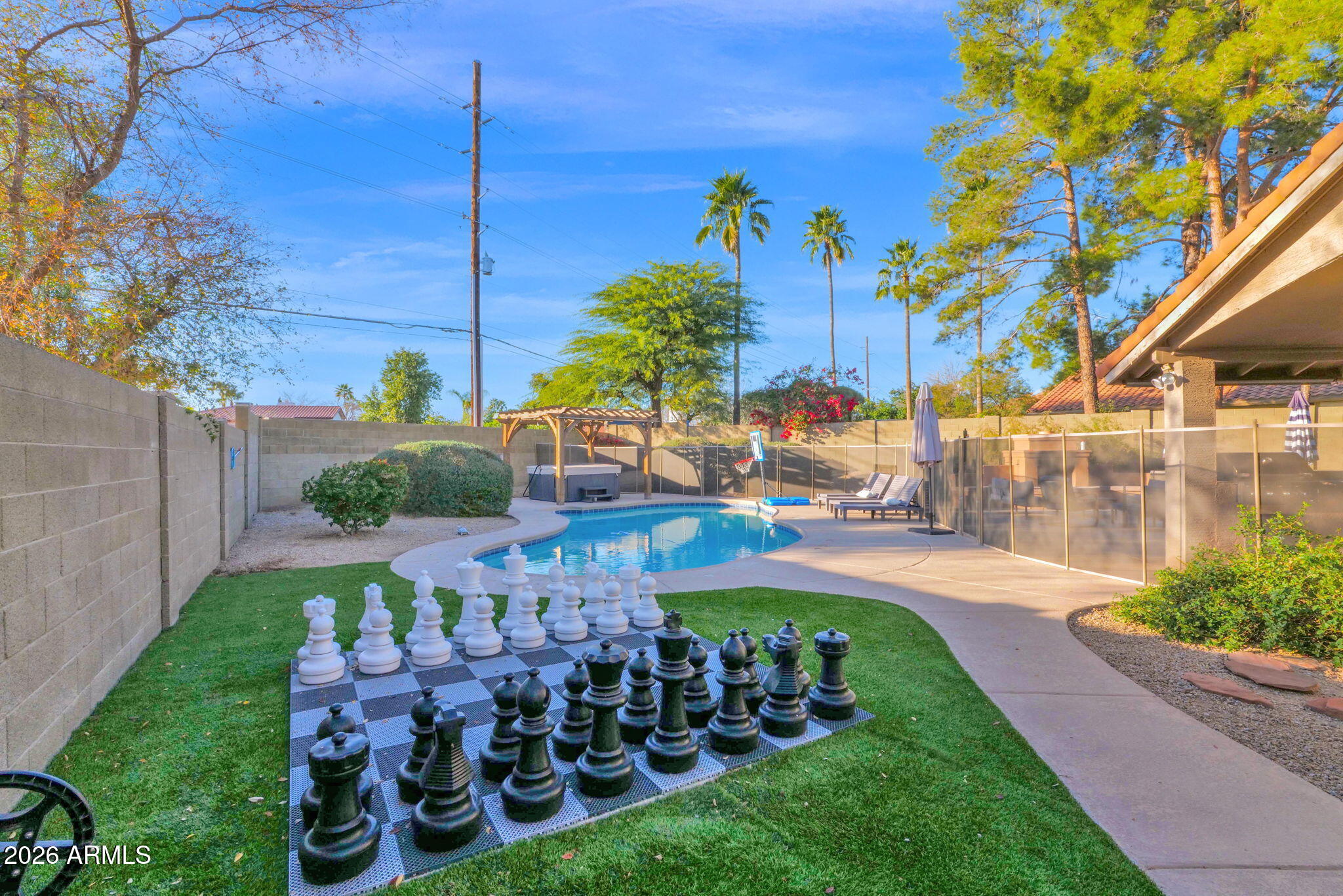 5612 E MARILYN Road