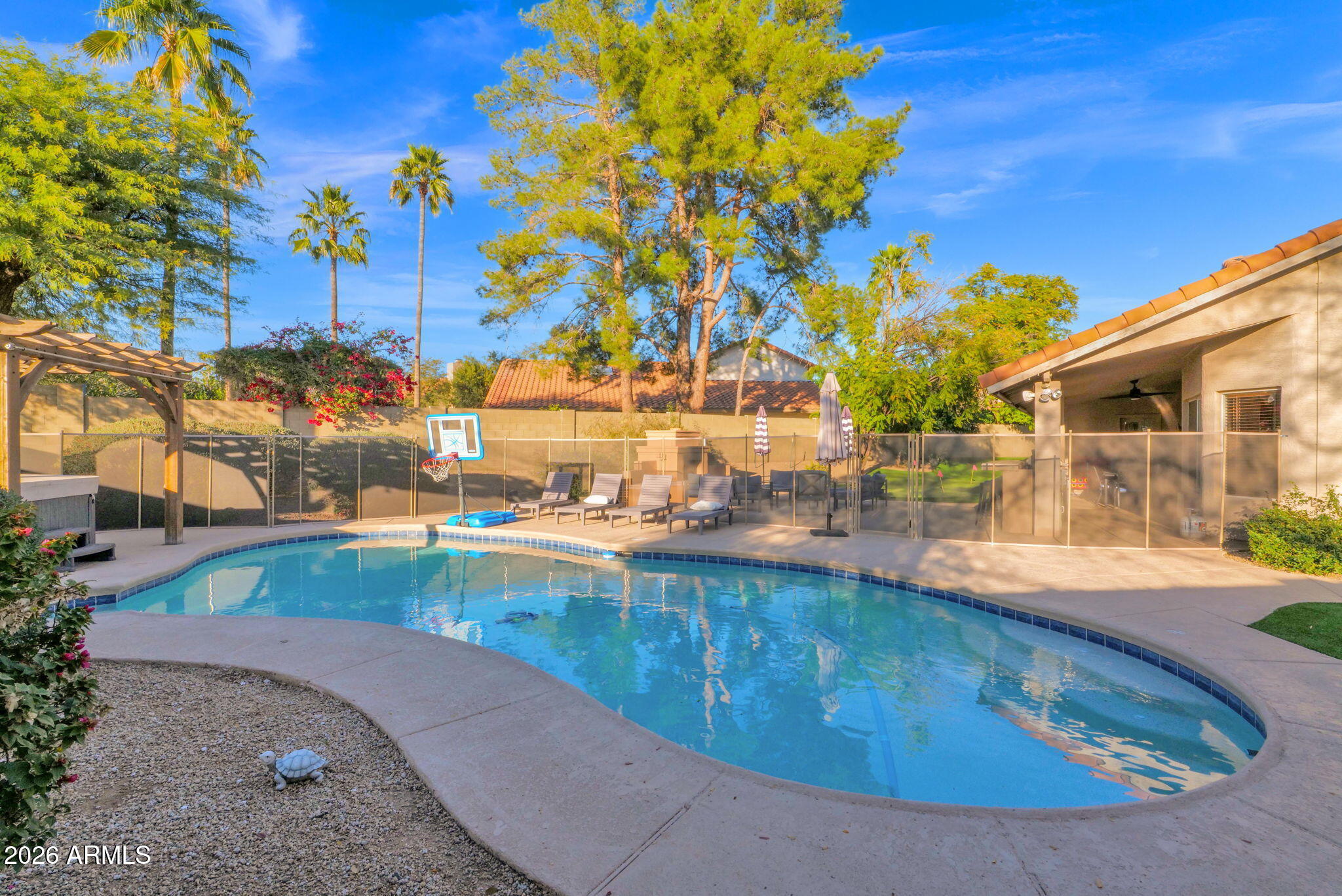 5612 E MARILYN Road