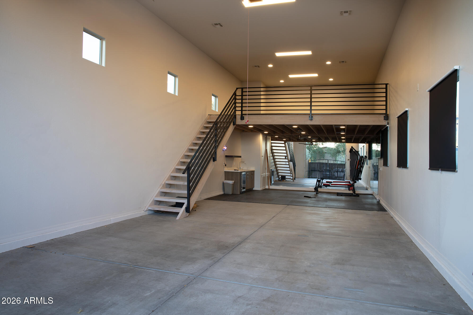 7052 E IVYGLEN Circle