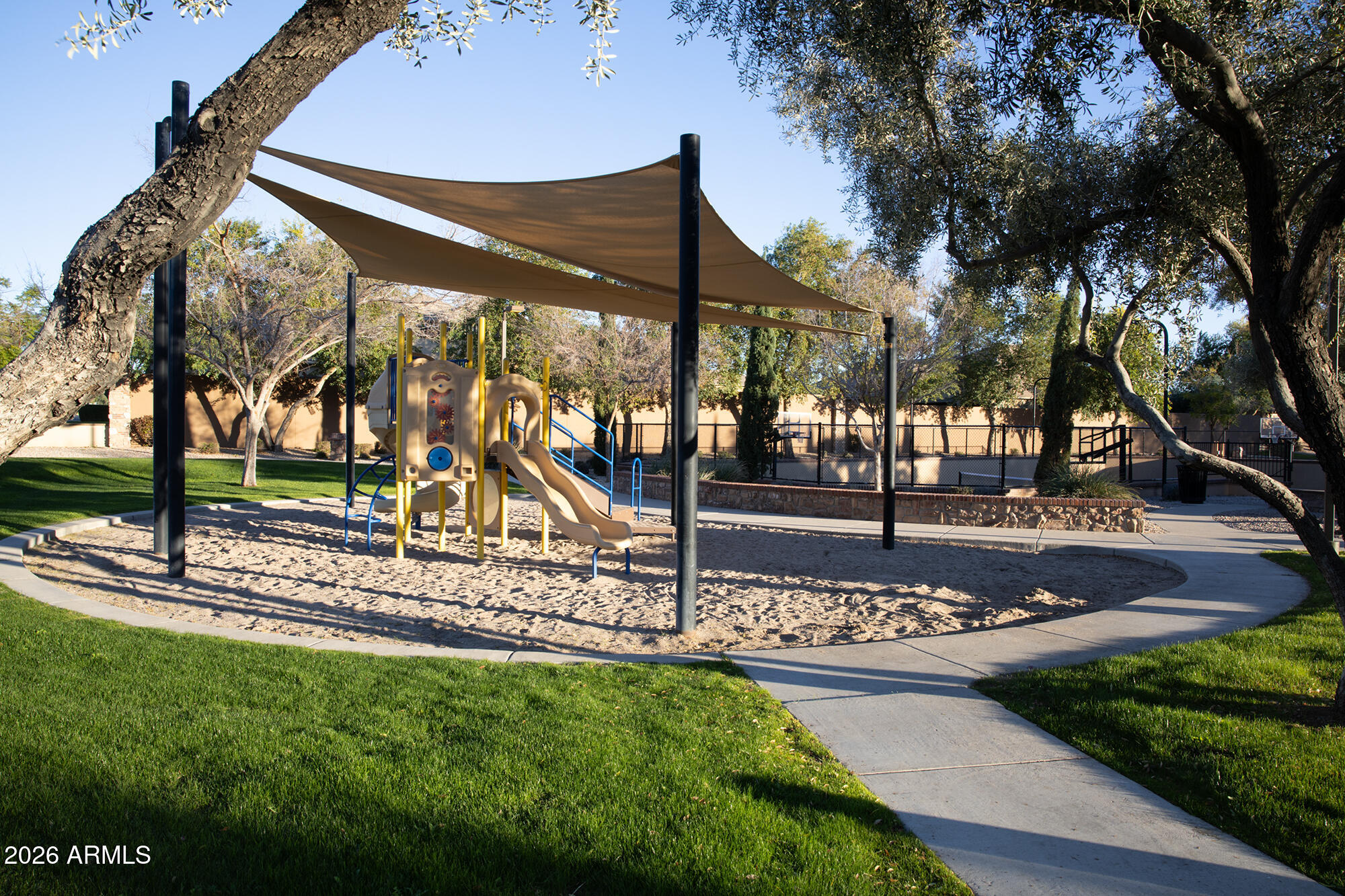 7052 E IVYGLEN Circle