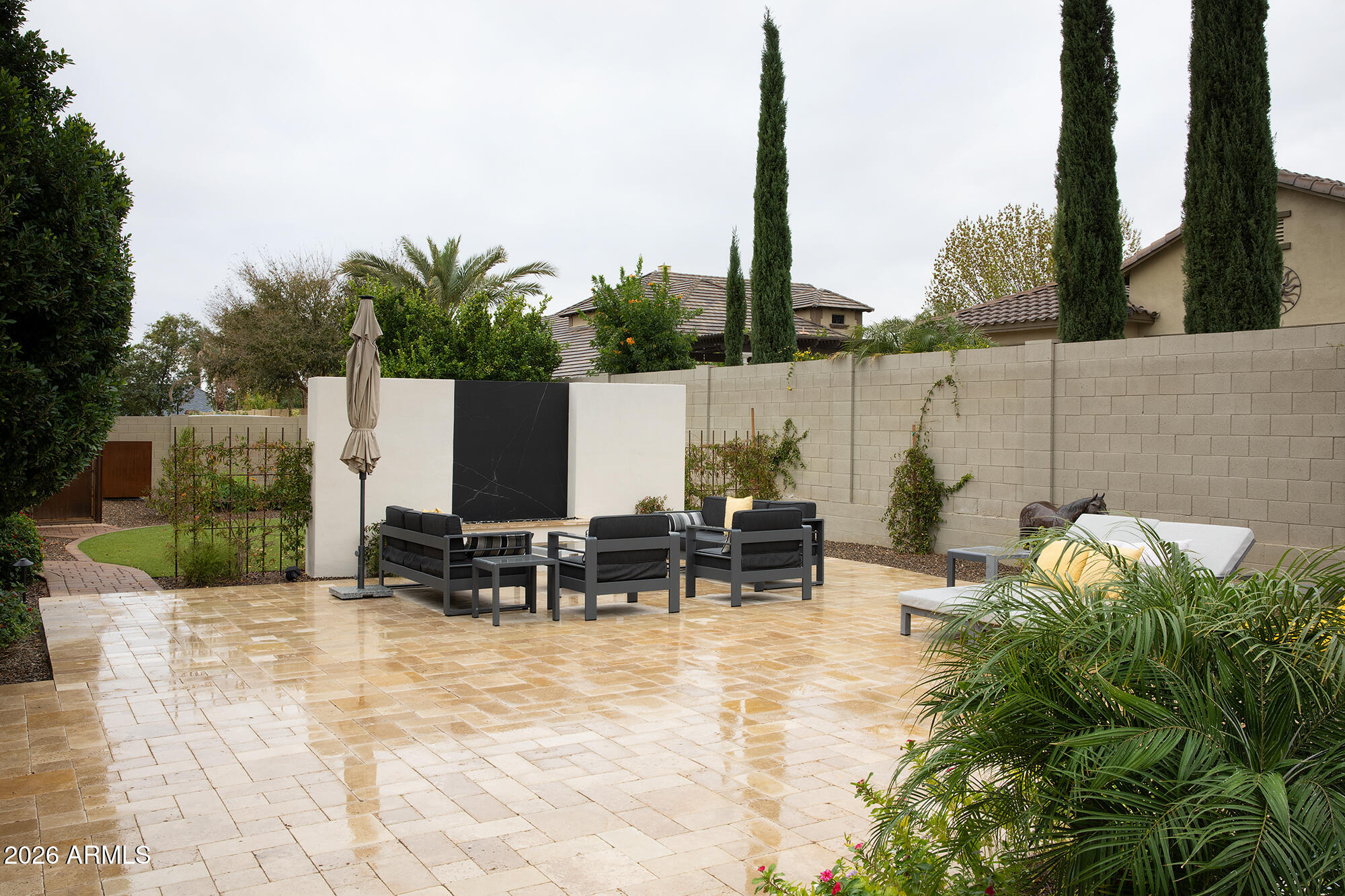 7052 E IVYGLEN Circle