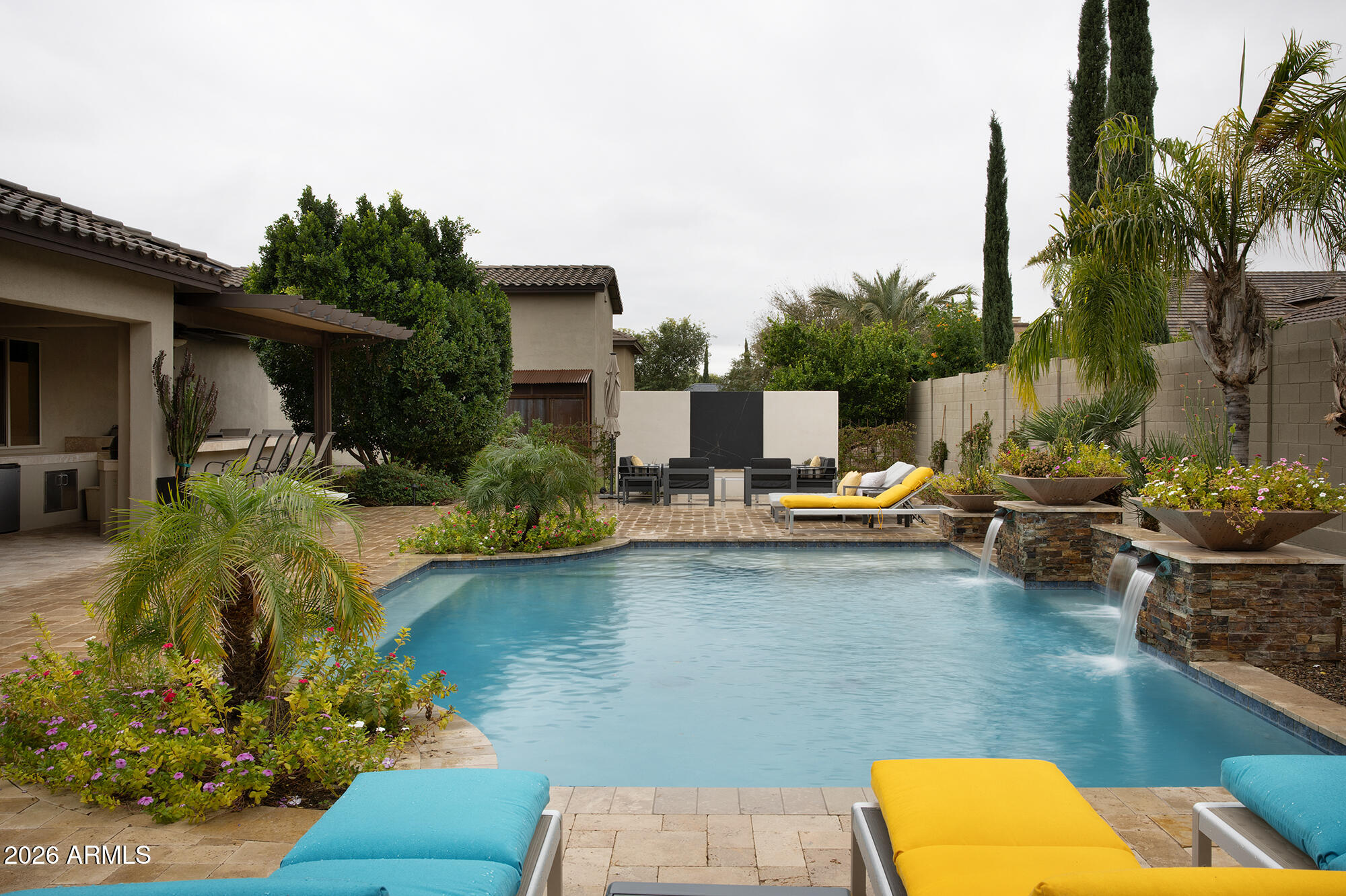 7052 E IVYGLEN Circle