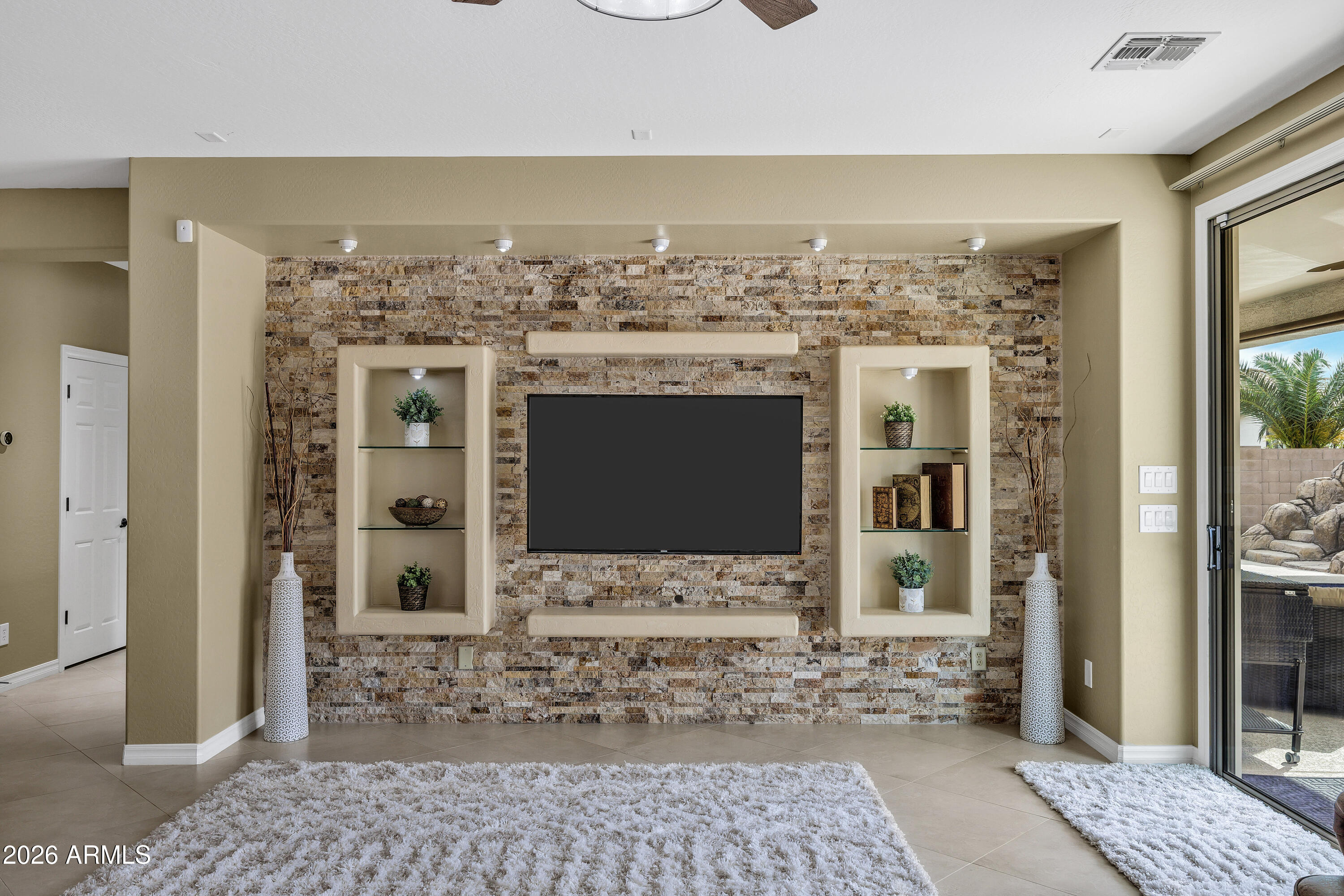 2437 E LODGEPOLE Drive