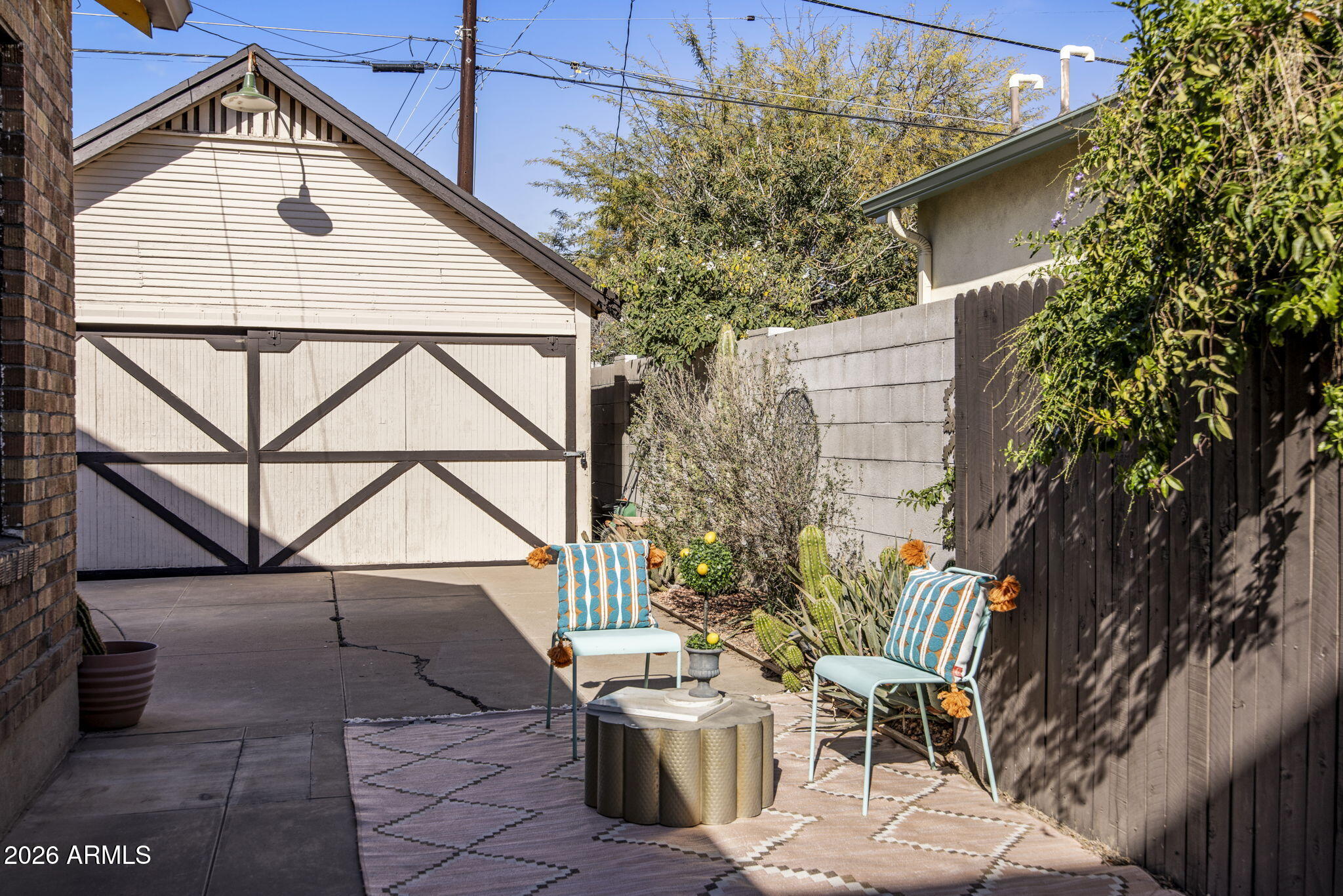 530 W CORONADO Road