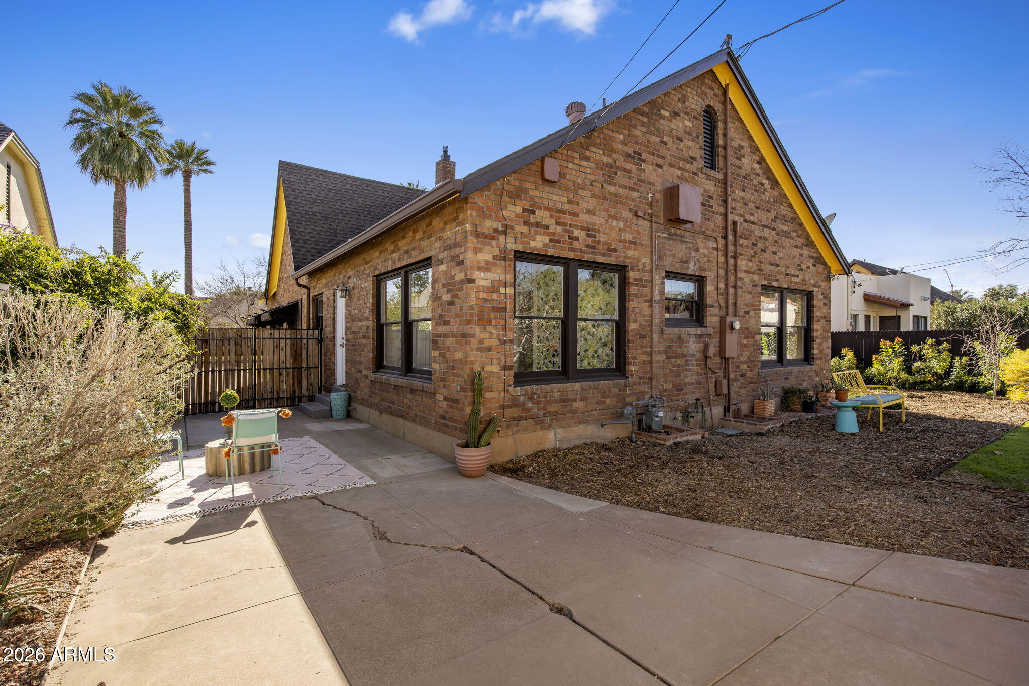 530 W CORONADO Road