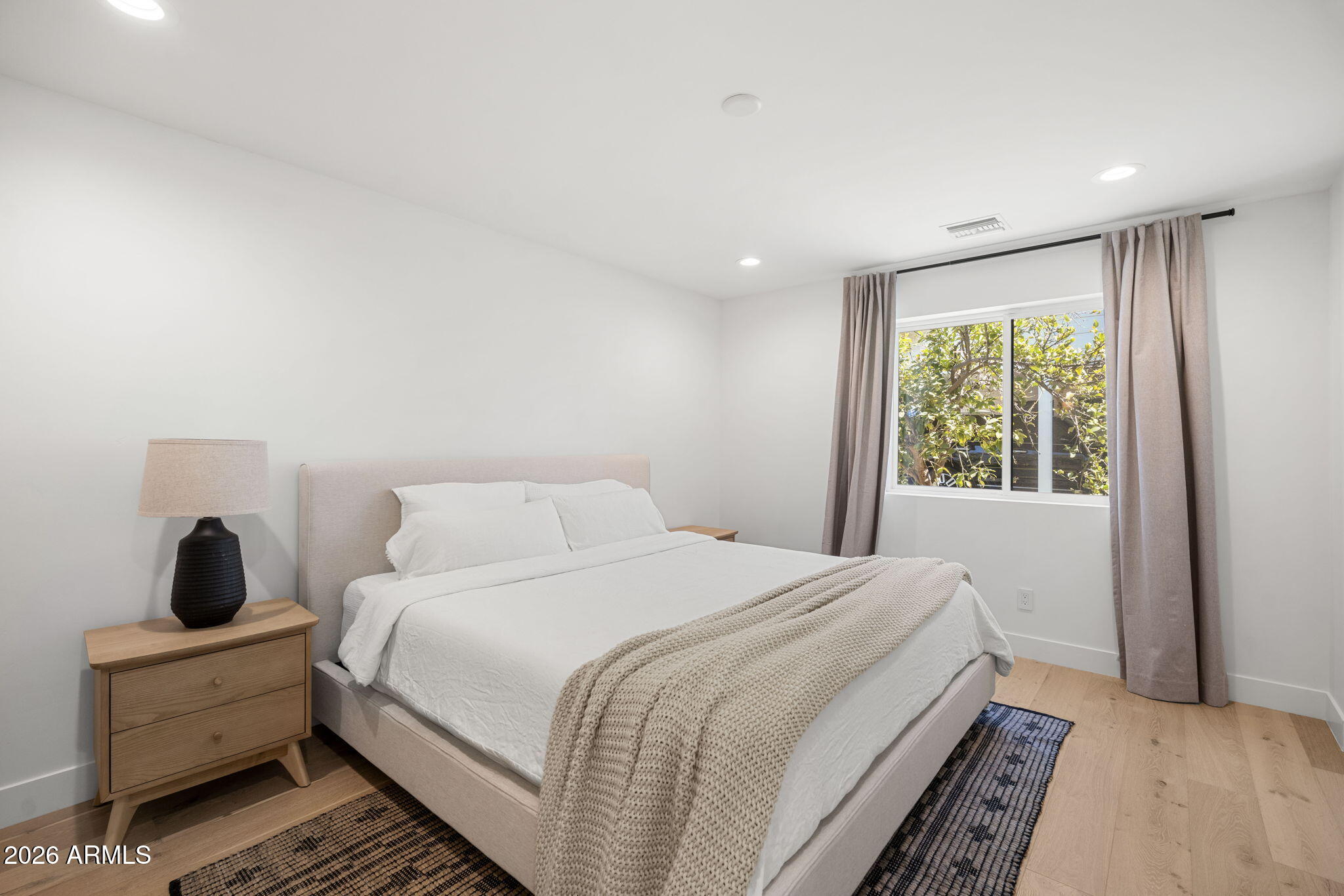 4323 E Whitton Avenue