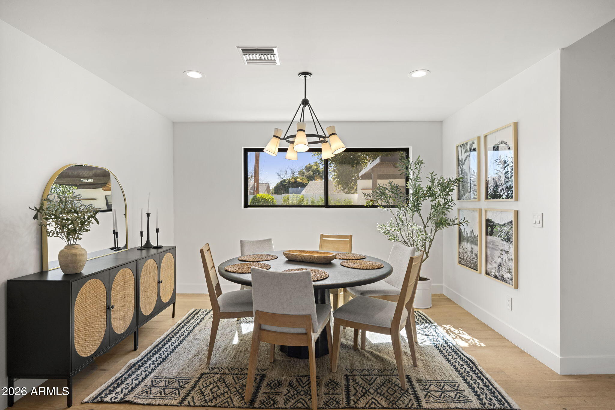 4323 E Whitton Avenue