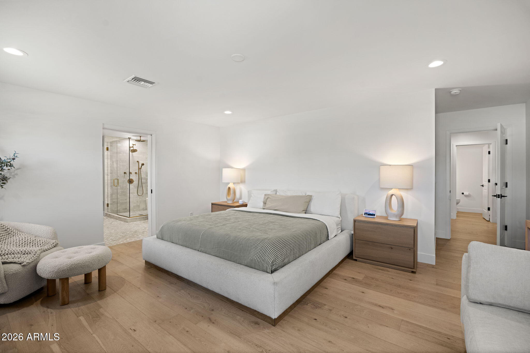 4323 E Whitton Avenue