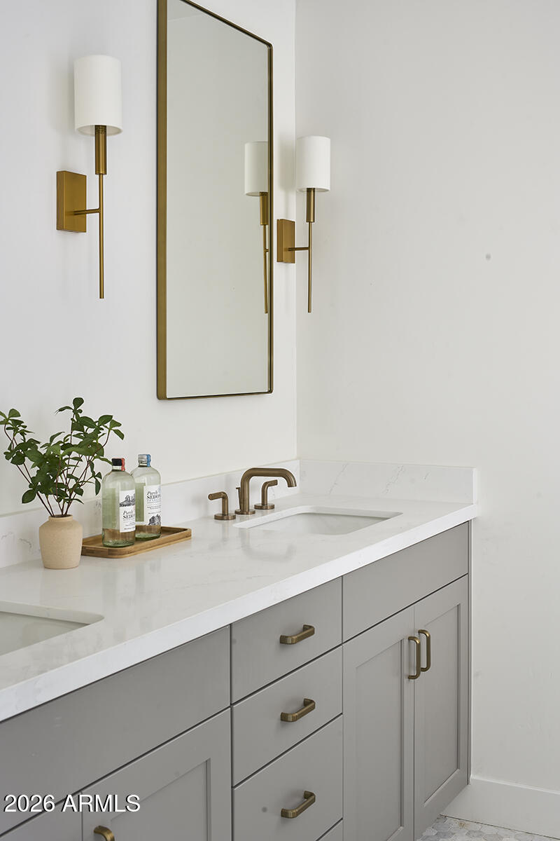 4323 E Whitton Avenue