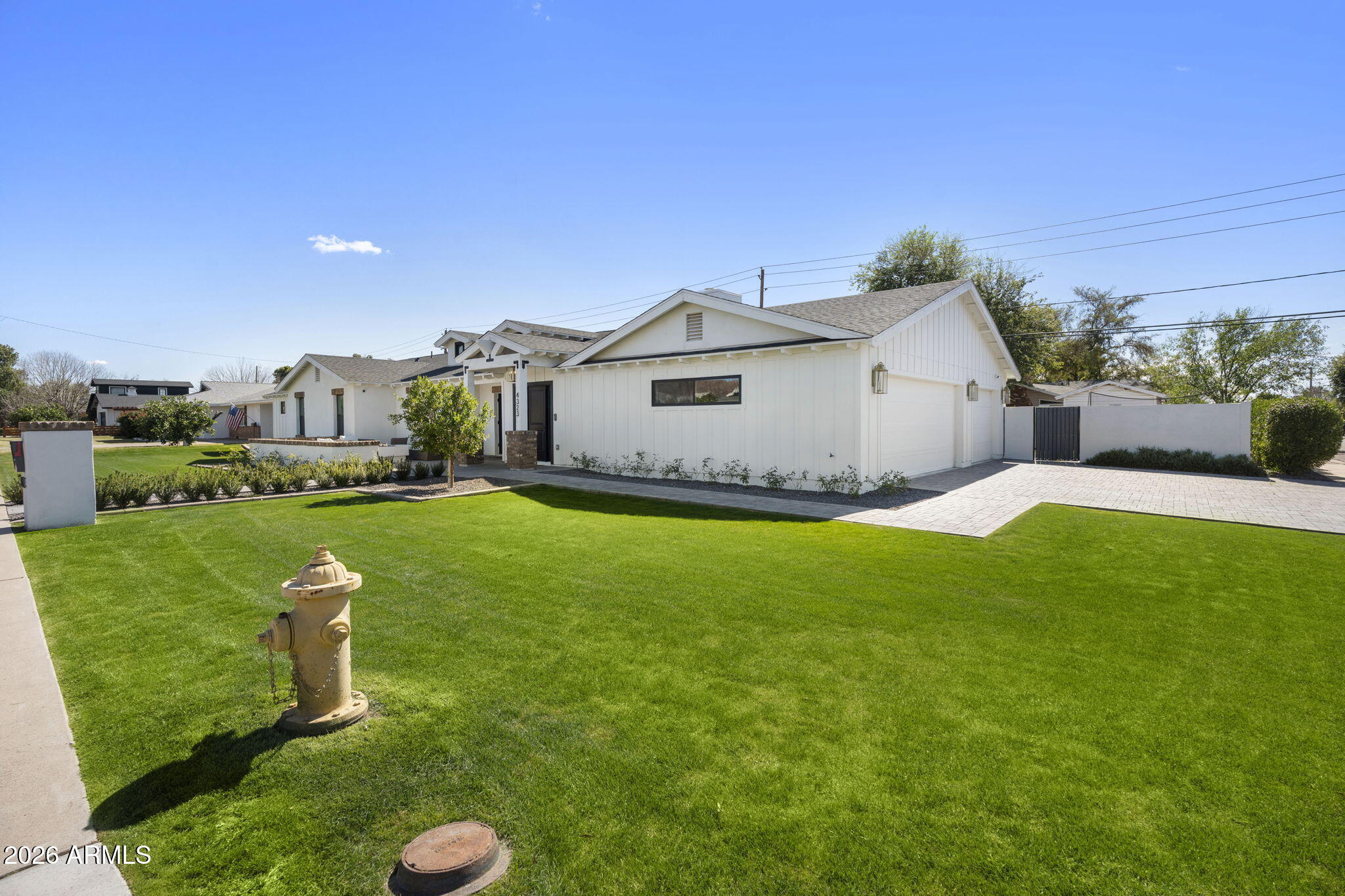 4323 E Whitton Avenue