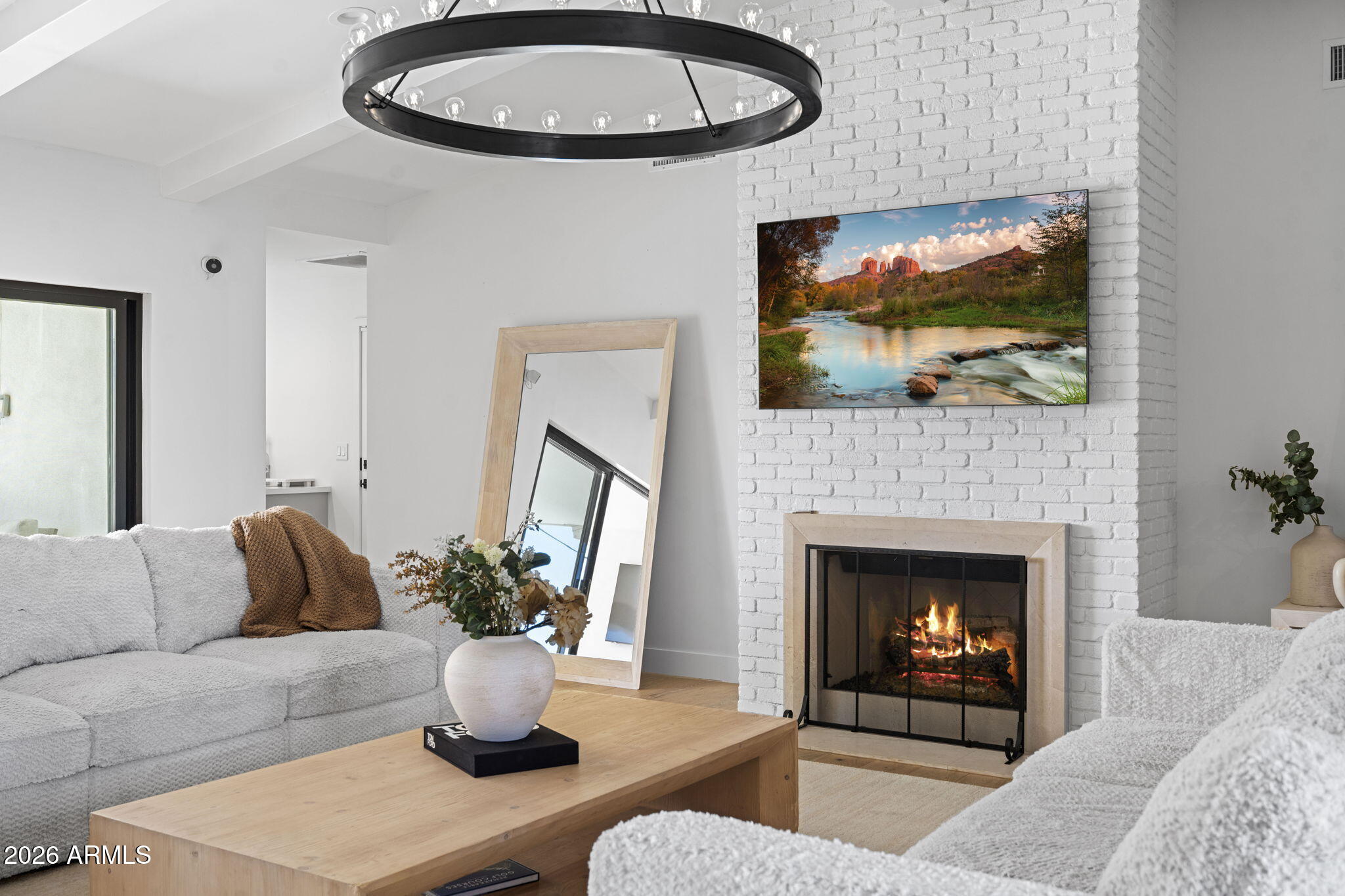 4323 E Whitton Avenue