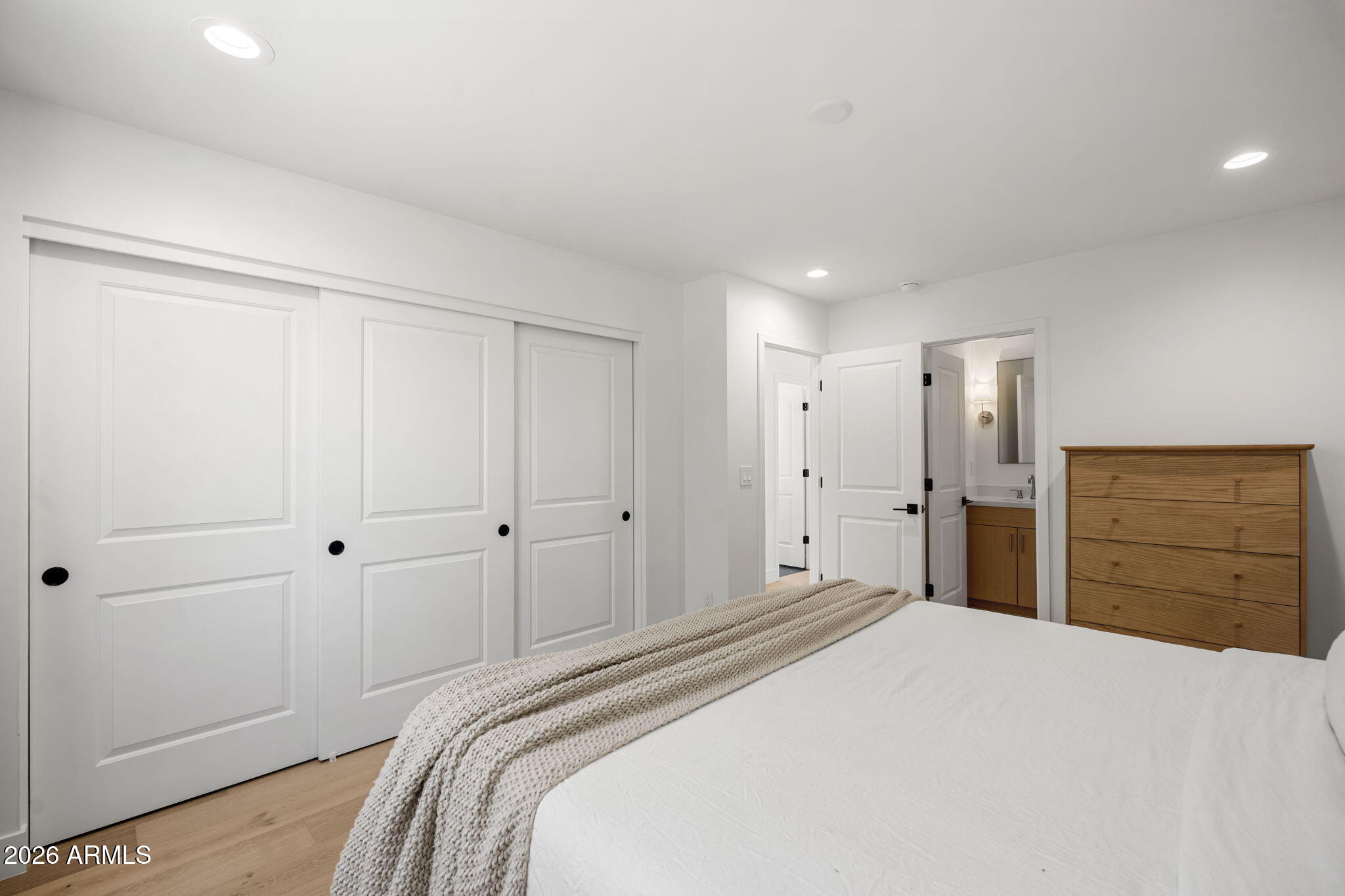 4323 E Whitton Avenue