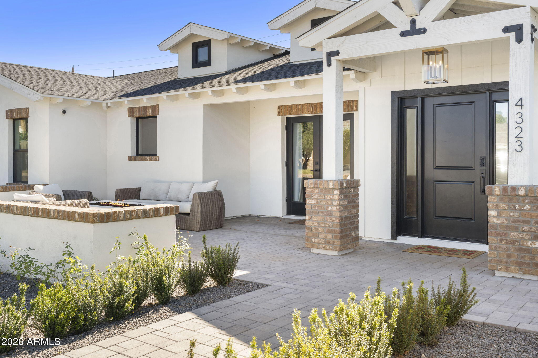 4323 E Whitton Avenue