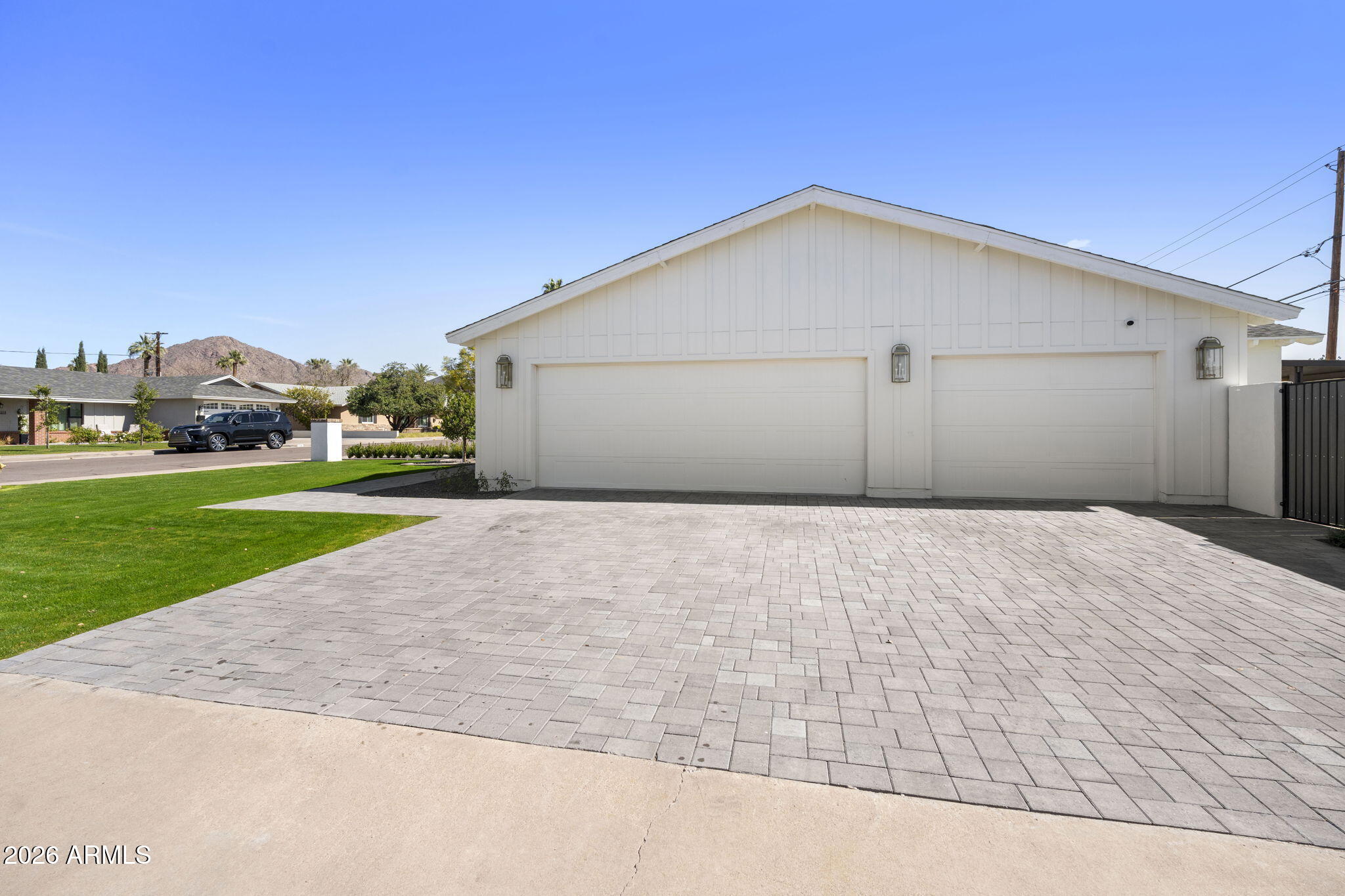 4323 E Whitton Avenue