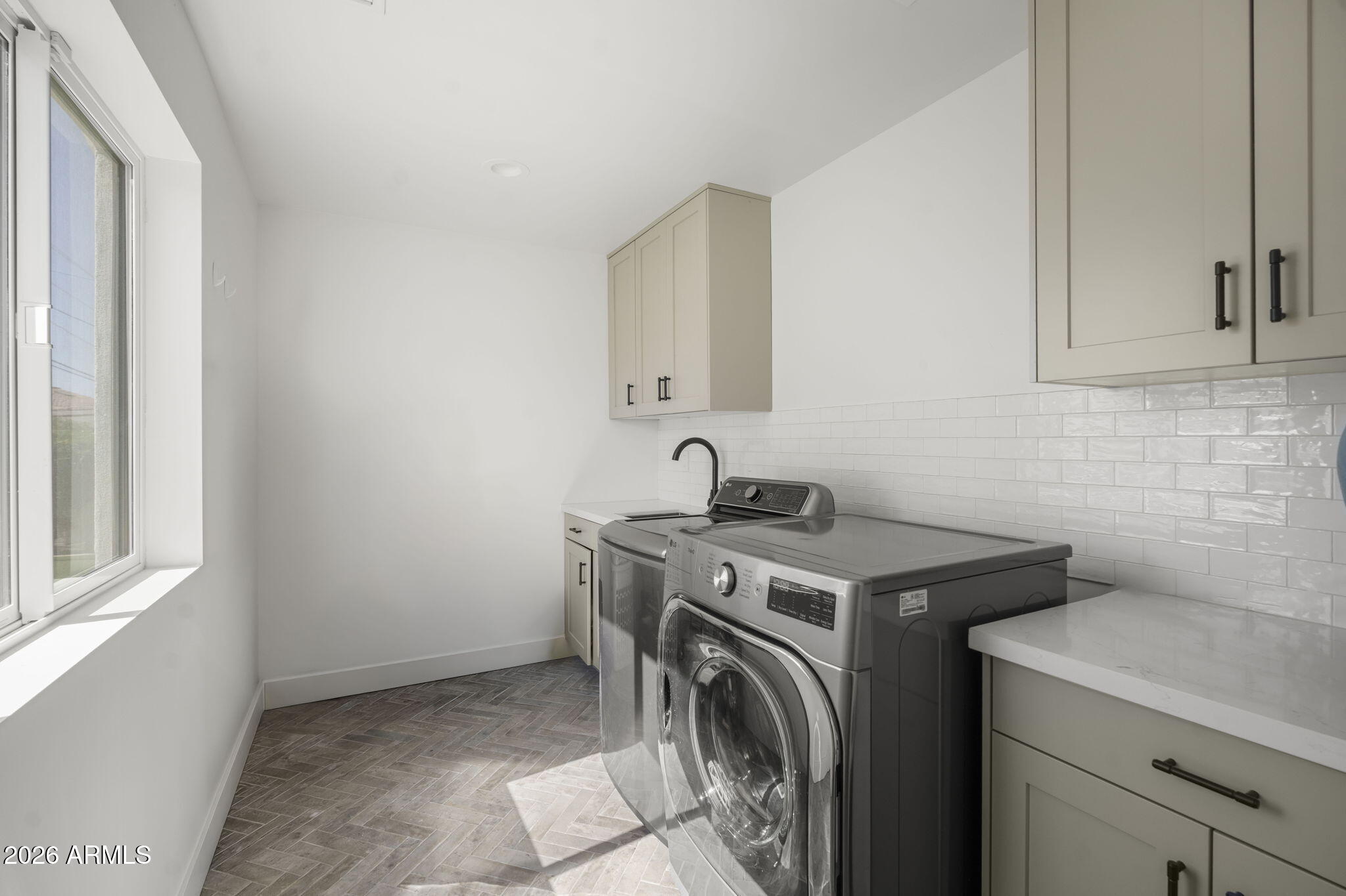 4323 E Whitton Avenue